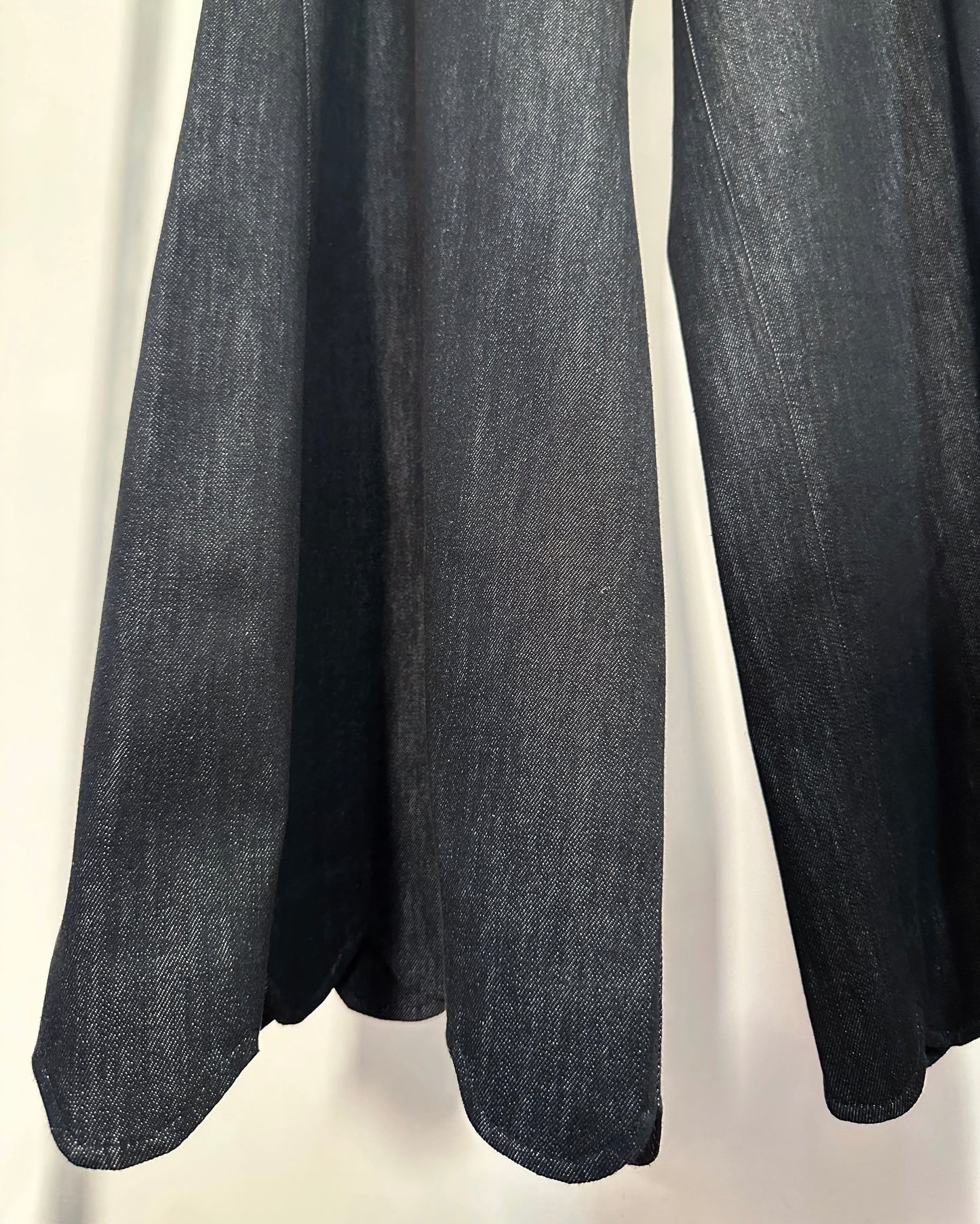 aalis WINNI SS26 scallop hem wide legs jeans (Black Denim)