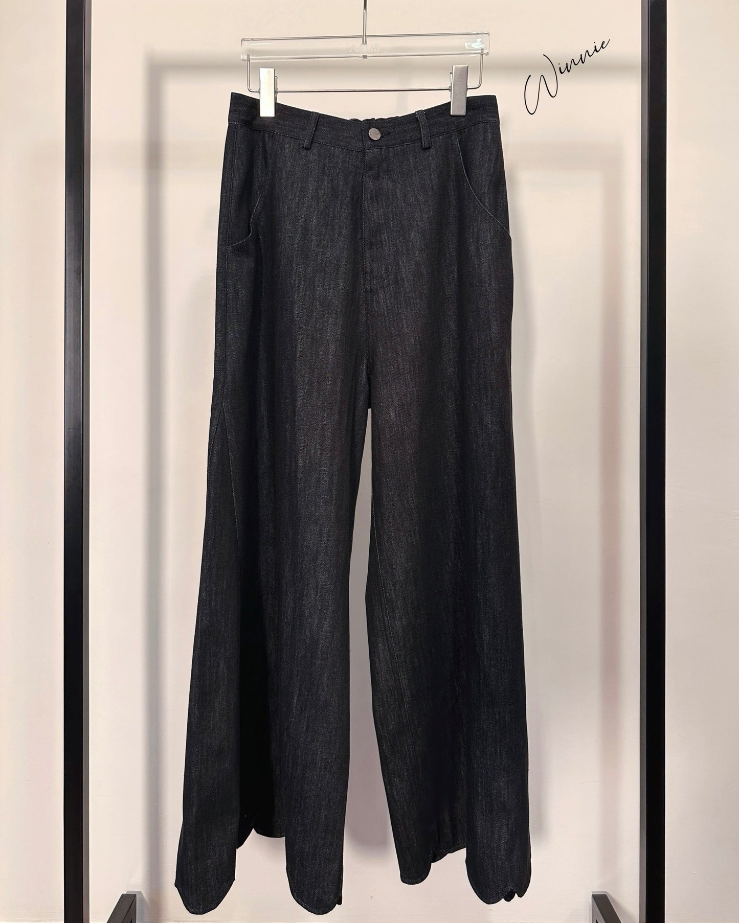 aalis WINNI SS26 scallop hem wide legs jeans (Black Denim)