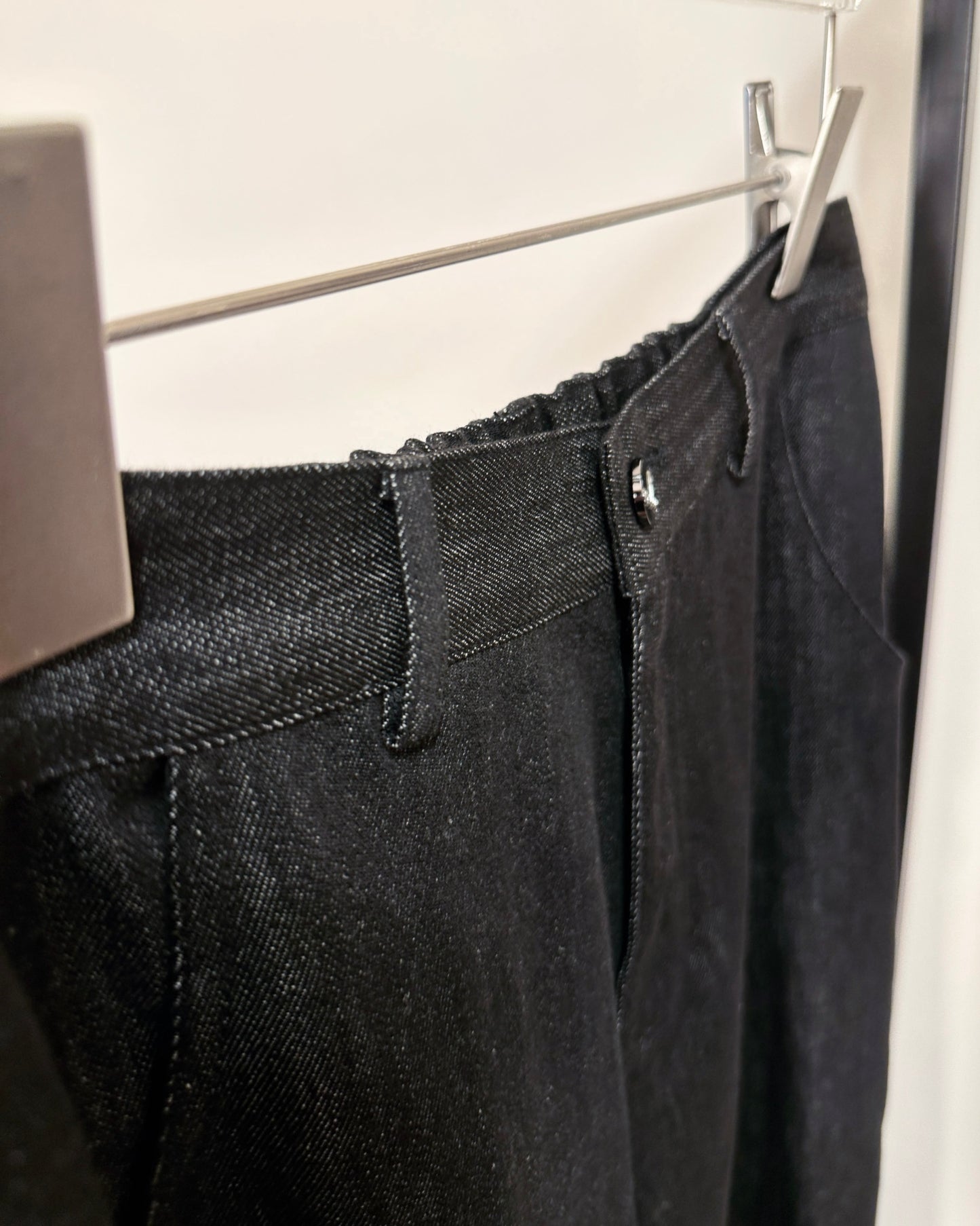 aalis WINNI SS26 scallop hem wide legs jeans (Black Denim)