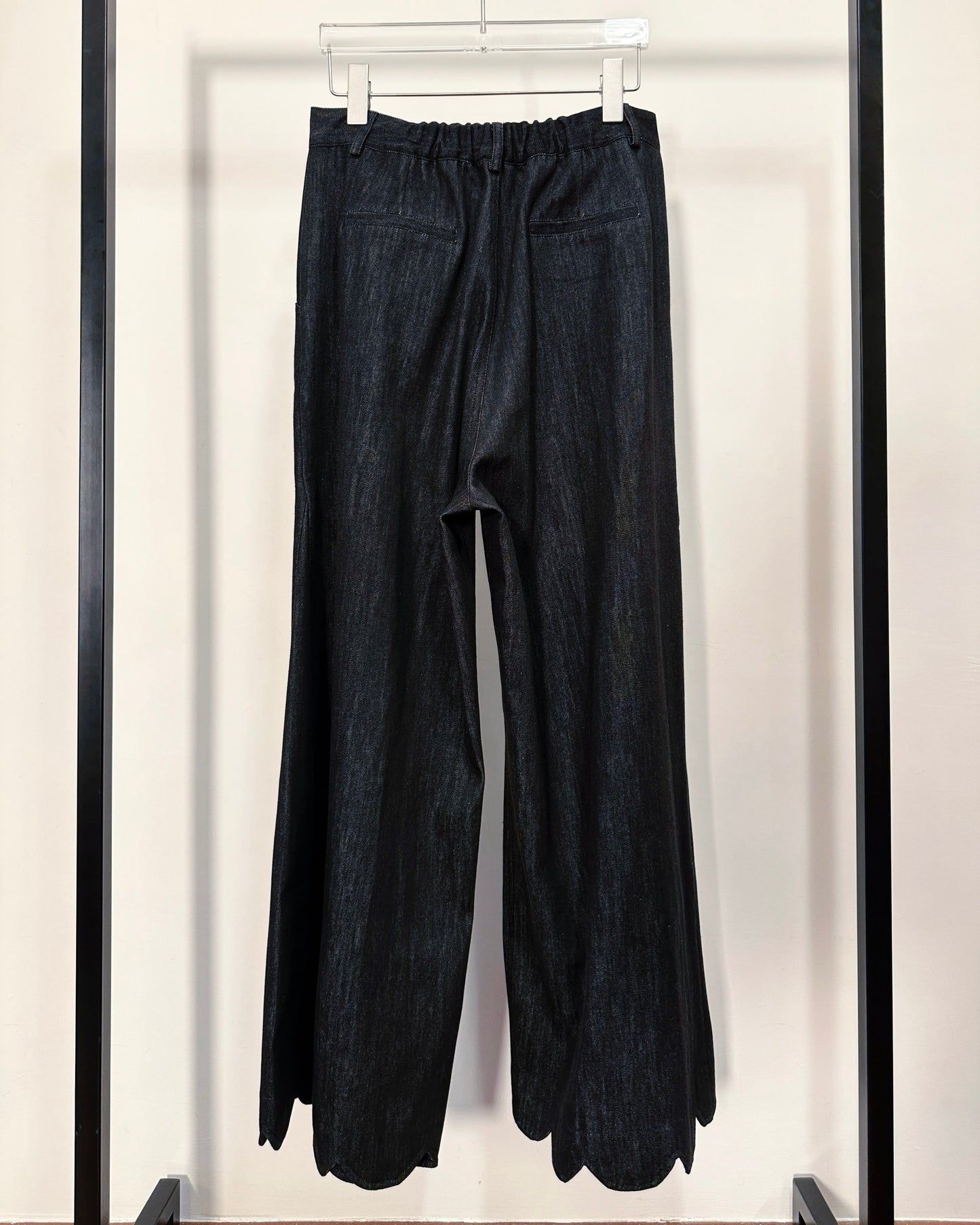 aalis WINNI SS26 scallop hem wide legs jeans (Black Denim)