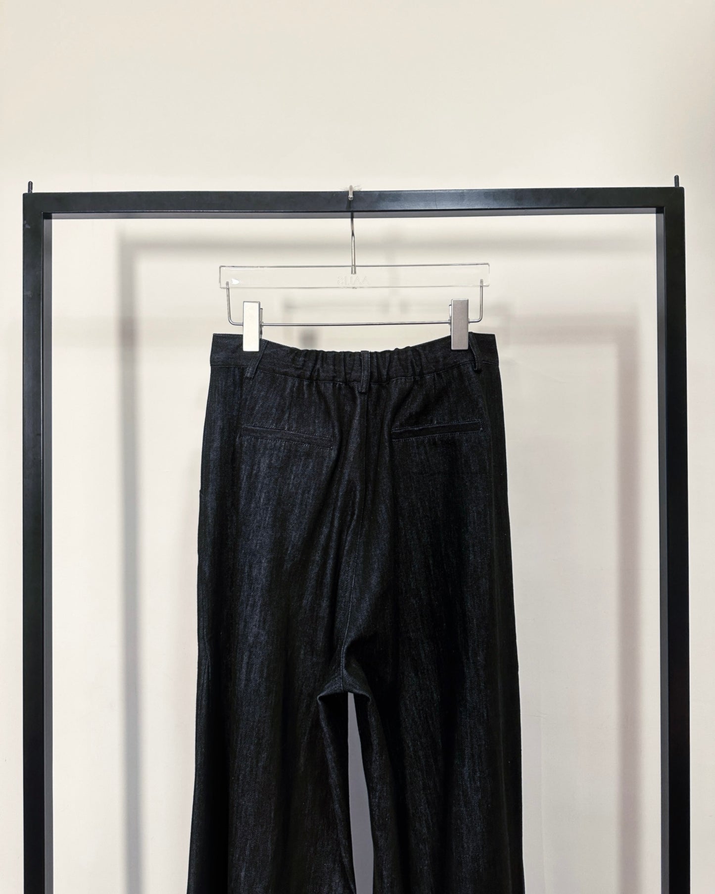 aalis WINNI SS26 scallop hem wide legs jeans (Black Denim)