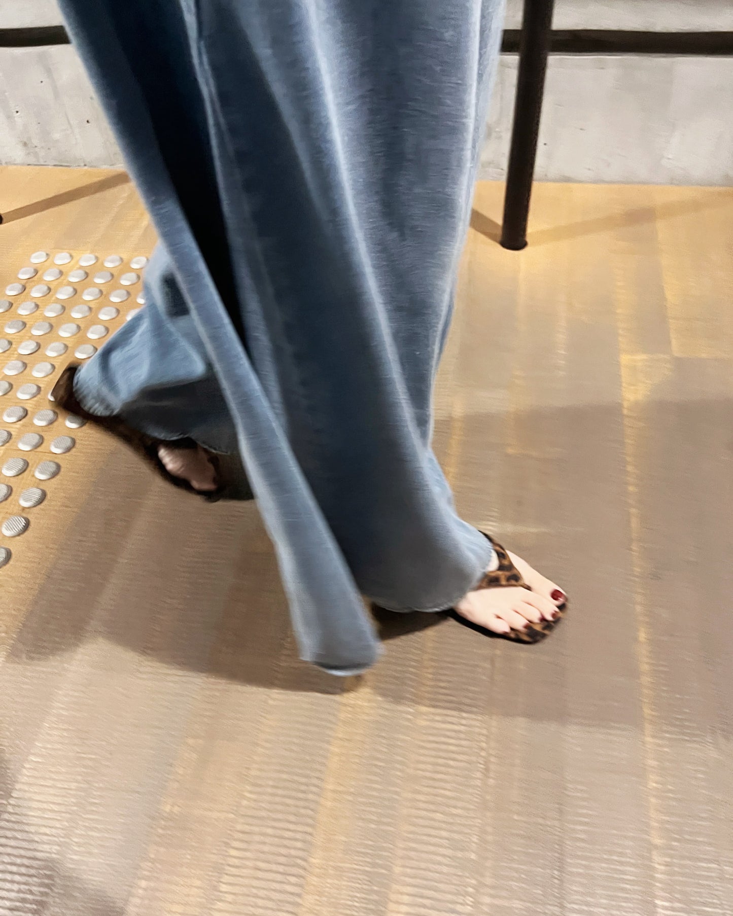 aalis WINNI SS26 scallop hem wide legs jeans (Light Denim)