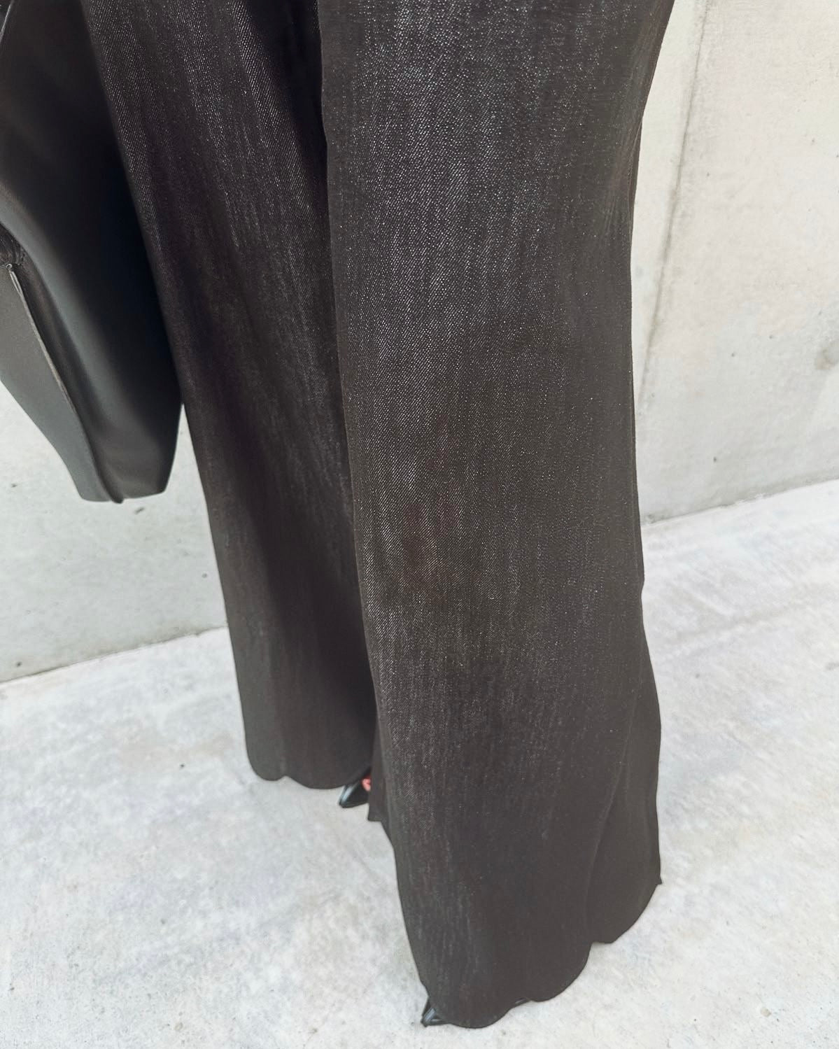aalis WINNI SS26 scallop hem wide legs jeans (Black Denim)