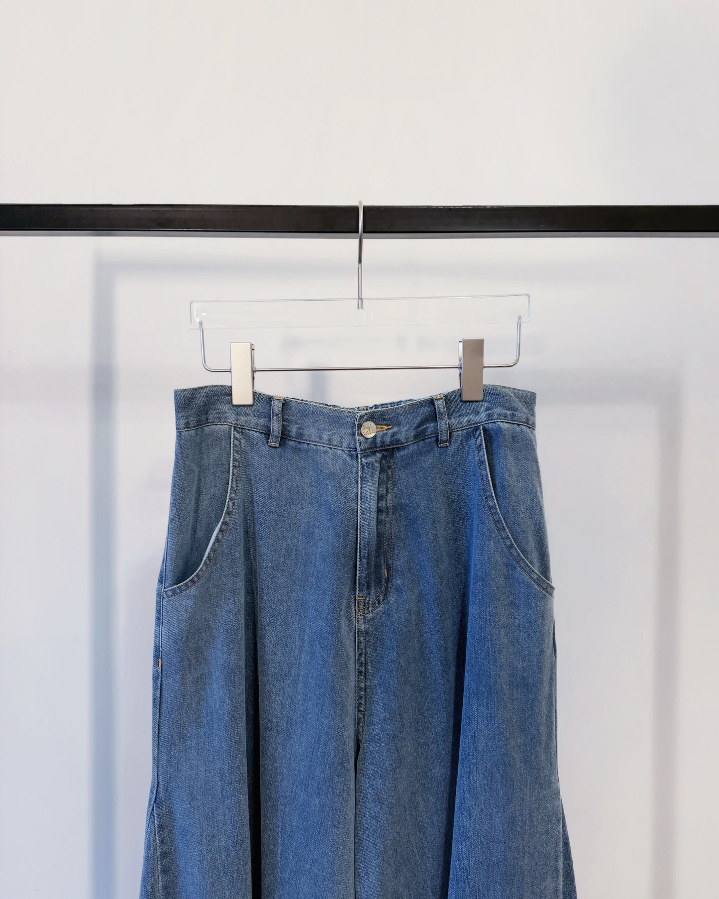 aalis WINNI SS26 scallop hem wide legs jeans (Light Denim)