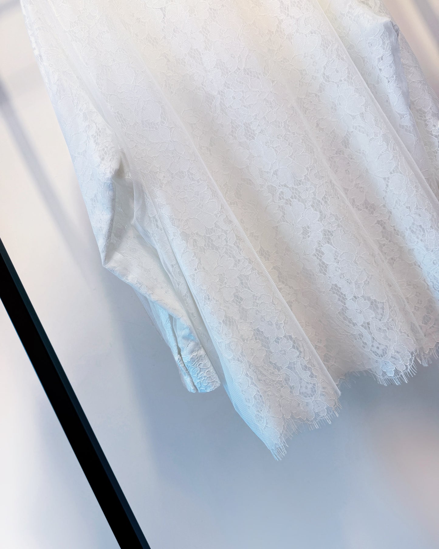 aalis NOELIA textured lace shirt with mesh layer (White)
