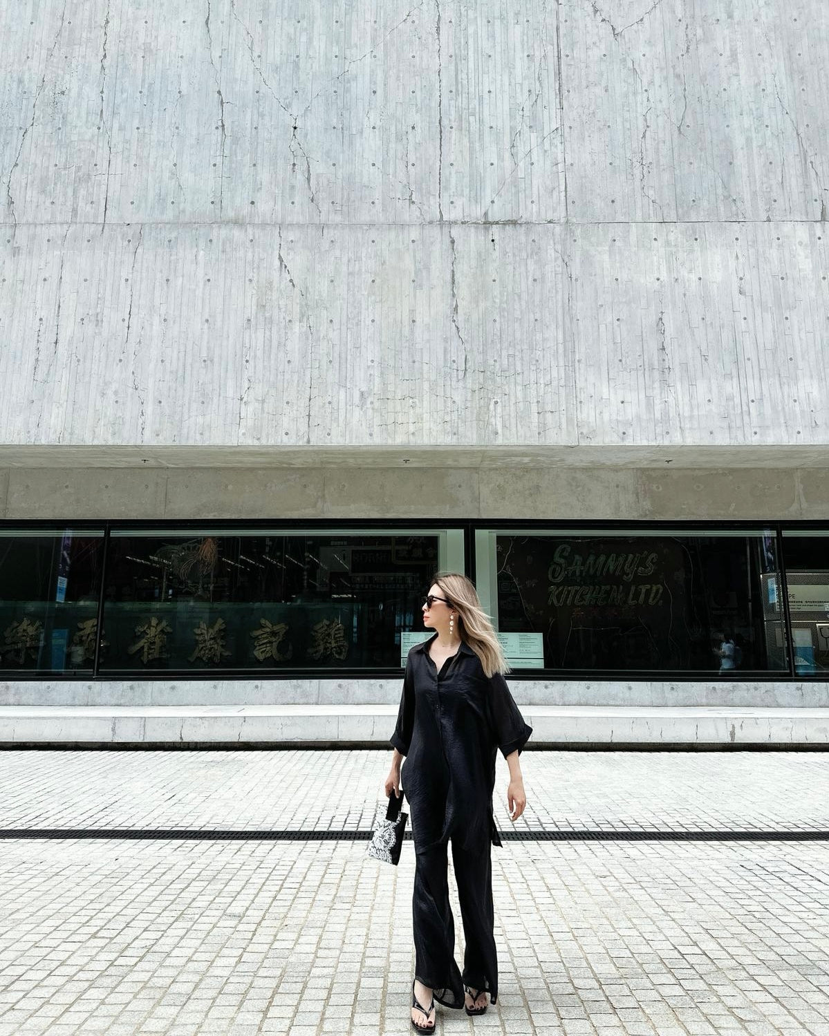 aalis MENA SS26 mid sleeves oversized shirt (Black)