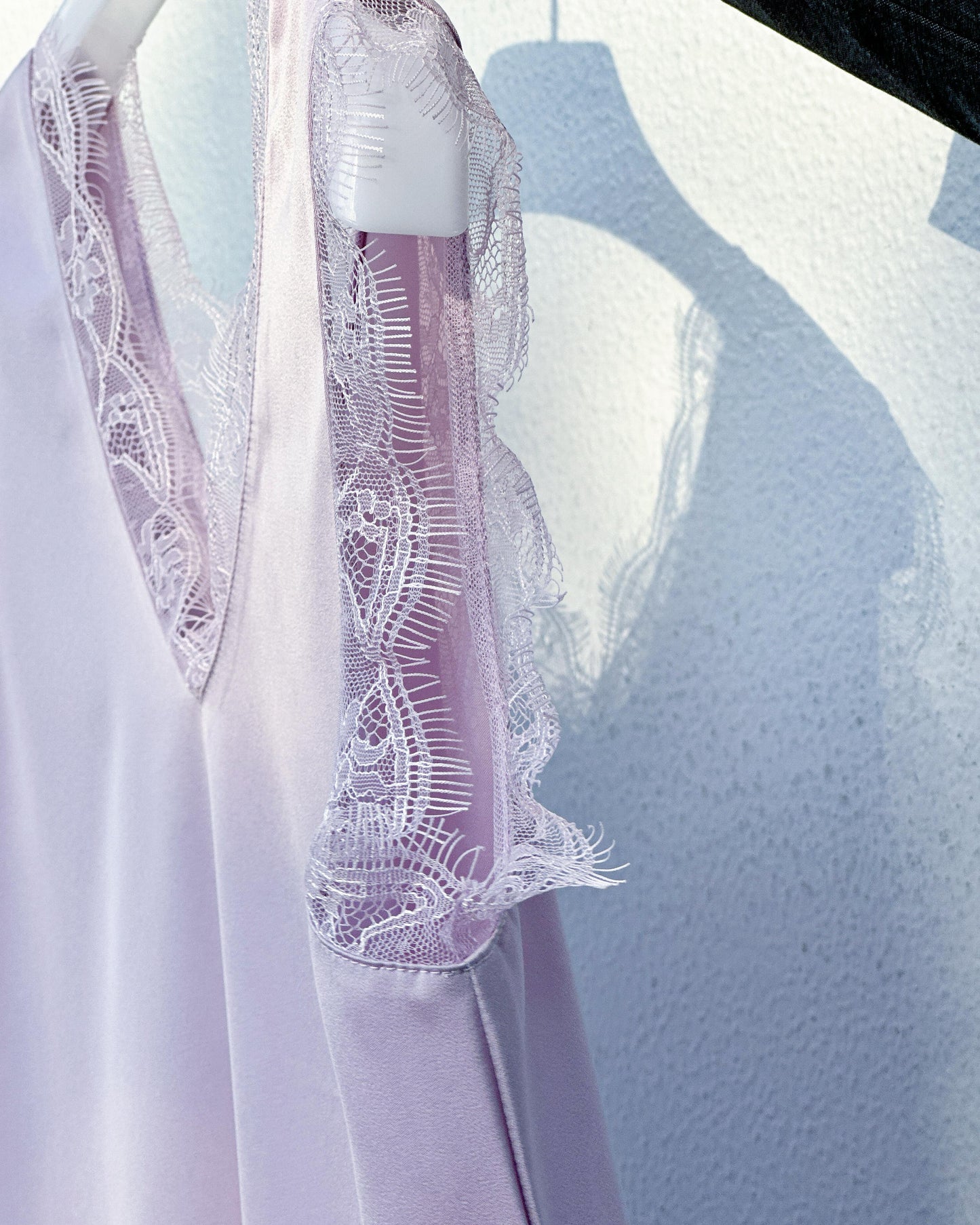 aalis CAM SS26 lace trim v neck tank (Dusty Lilac)