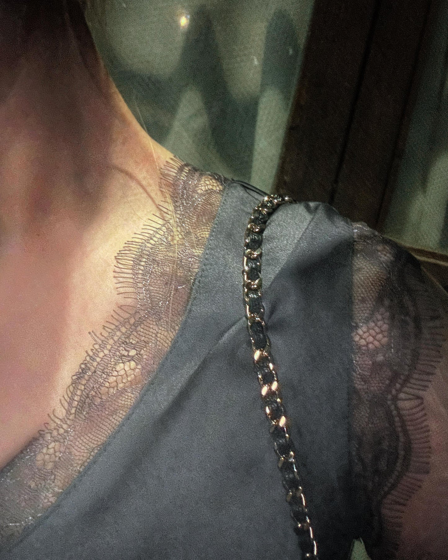 aalis CAM SS26 lace trim v neck tank (Charcoal)