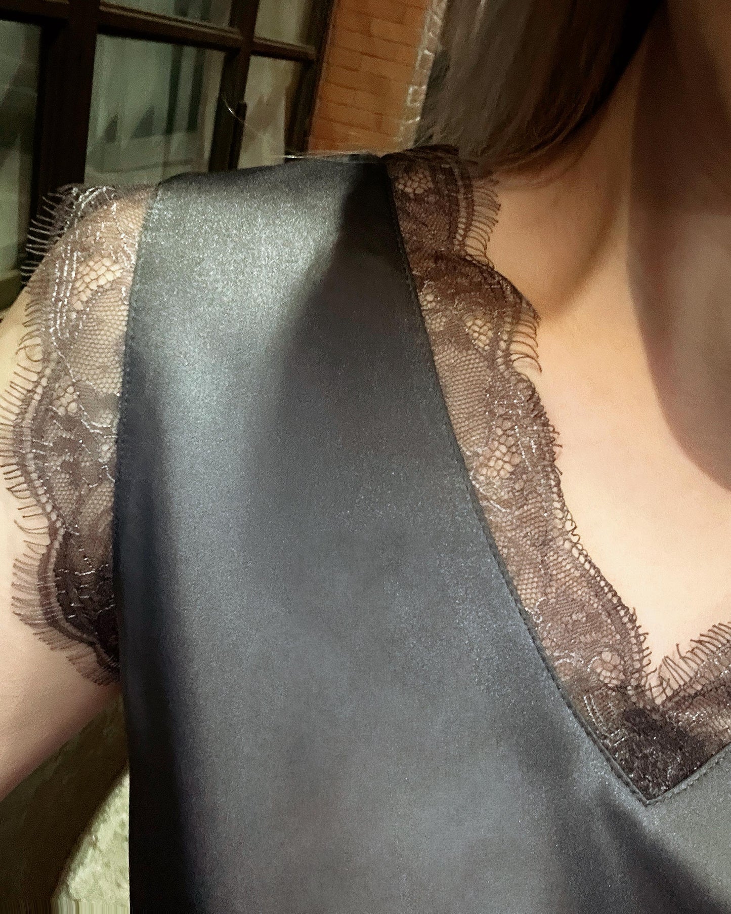 aalis CAM SS26 lace trim v neck tank (Charcoal)