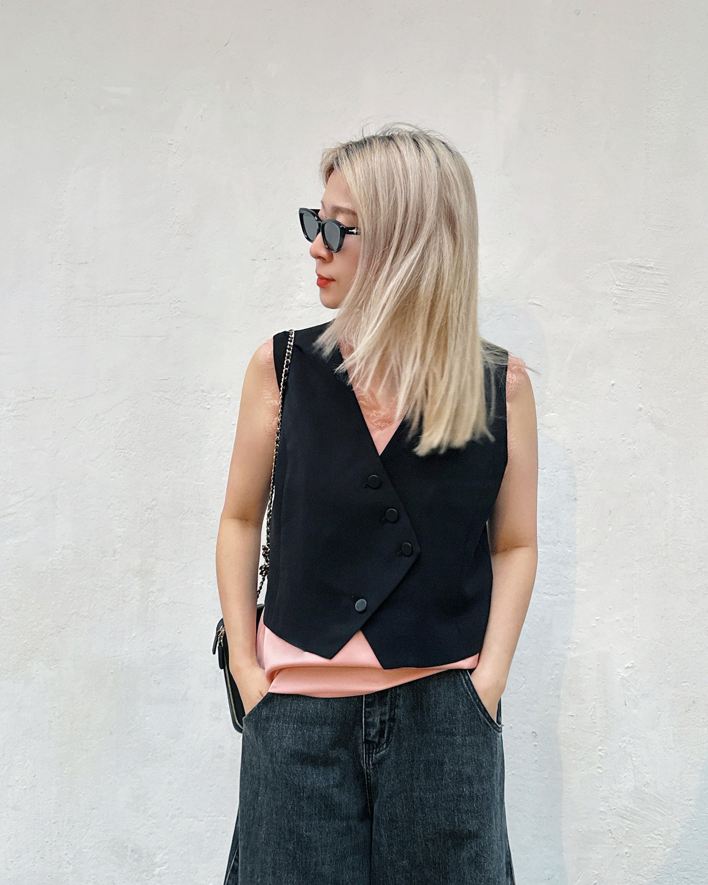 aalis CAM SS26 lace trim v neck tank (Peach)