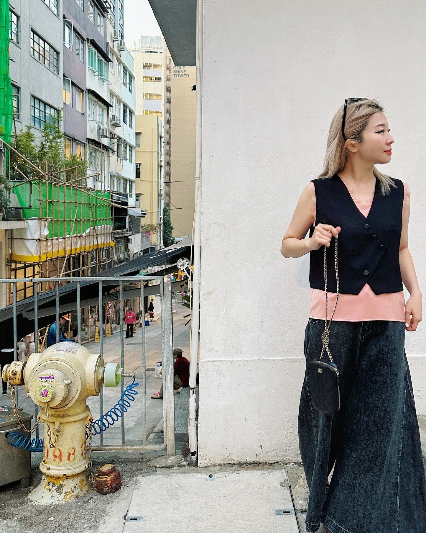 aalis CAM SS26 lace trim v neck tank (Peach)