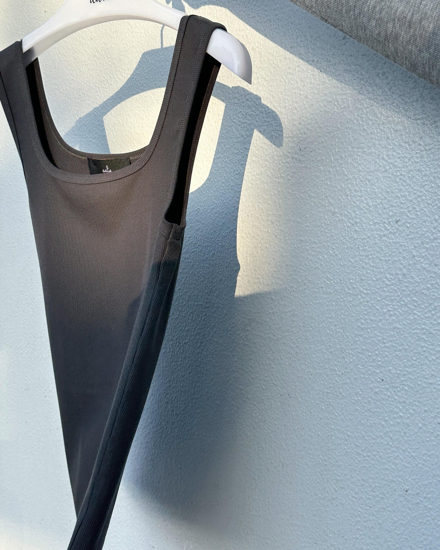 aalis MARITA SS26 square neck ribbed tank (Charcoal)