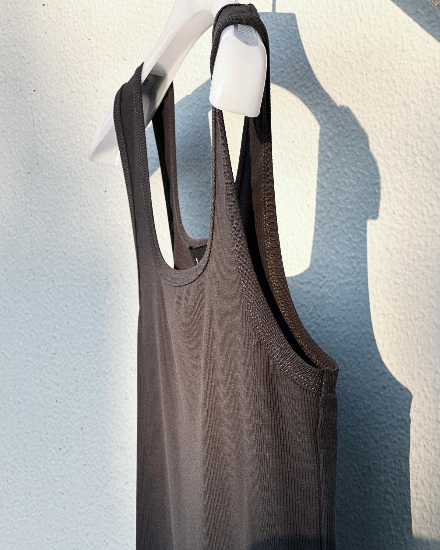 aalis MARITA SS26 square neck ribbed tank (Charcoal)