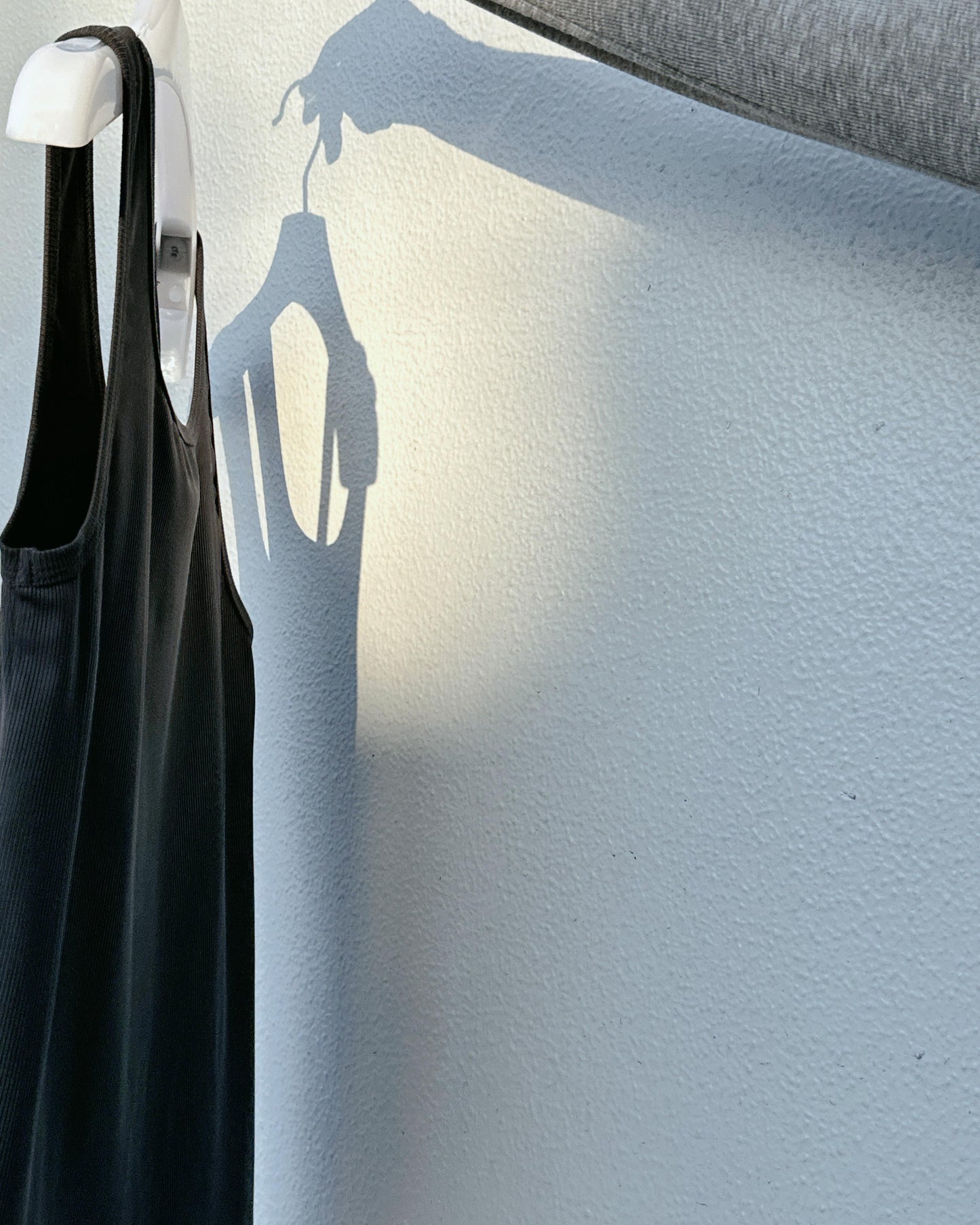 aalis MARITA SS26 square neck ribbed tank (Charcoal)