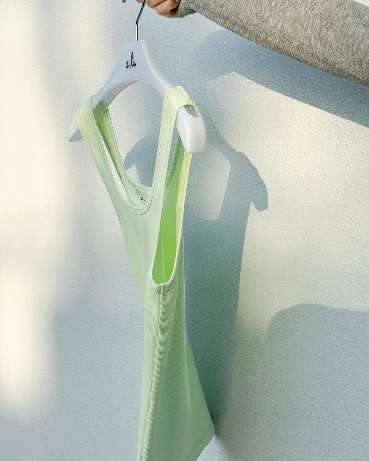 aalis MARITA SS26 square neck ribbed tank (Lime)