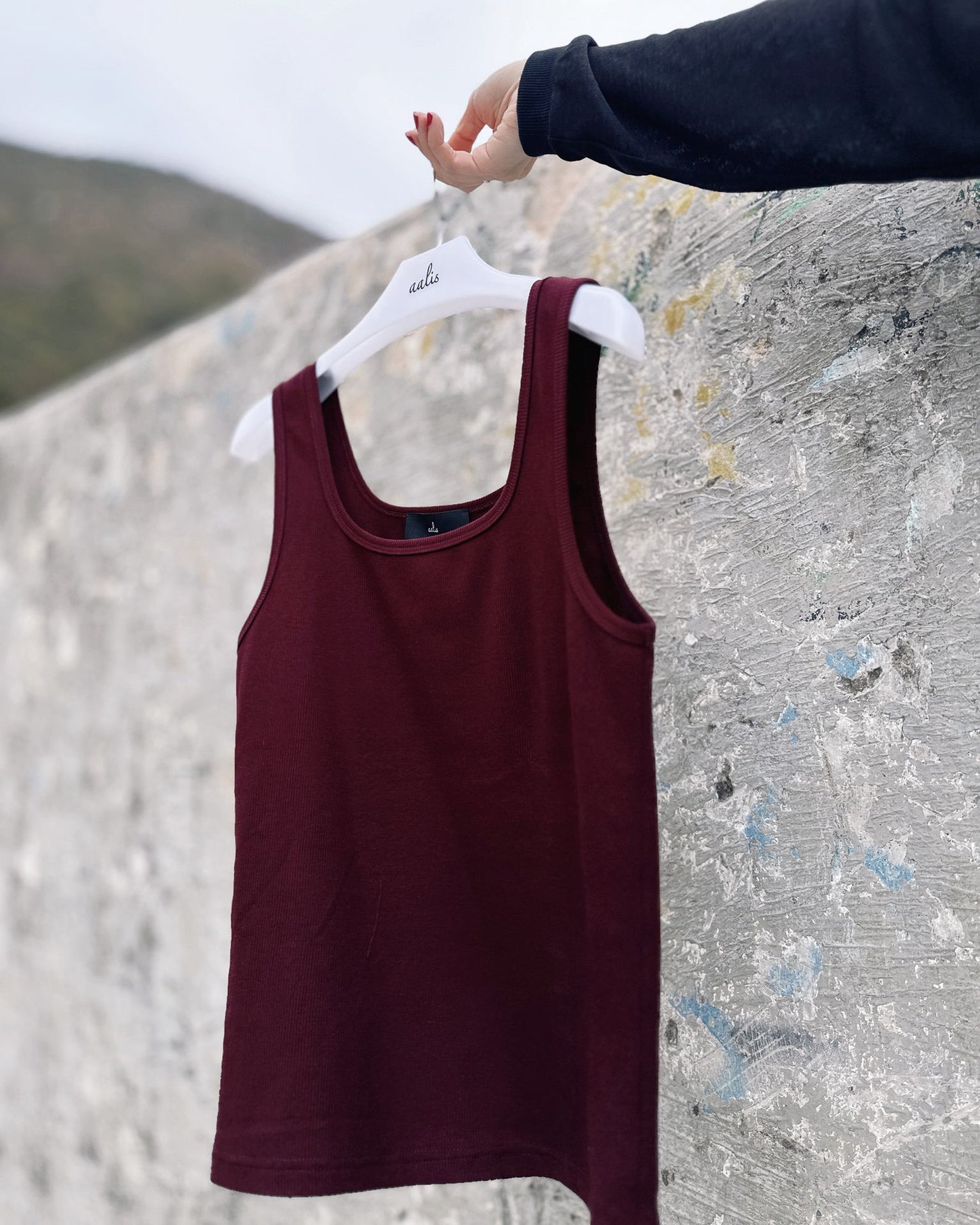 aalis MARITA SS26 square neck ribbed tank (Burgundy)