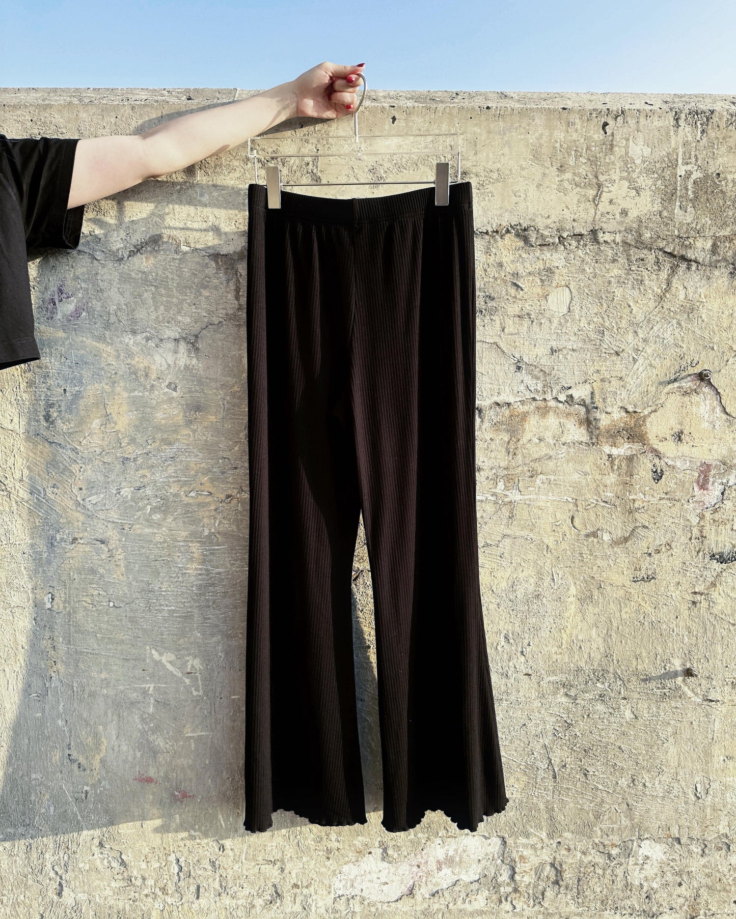 aalis DENIA T ruffle hem pants (Black)