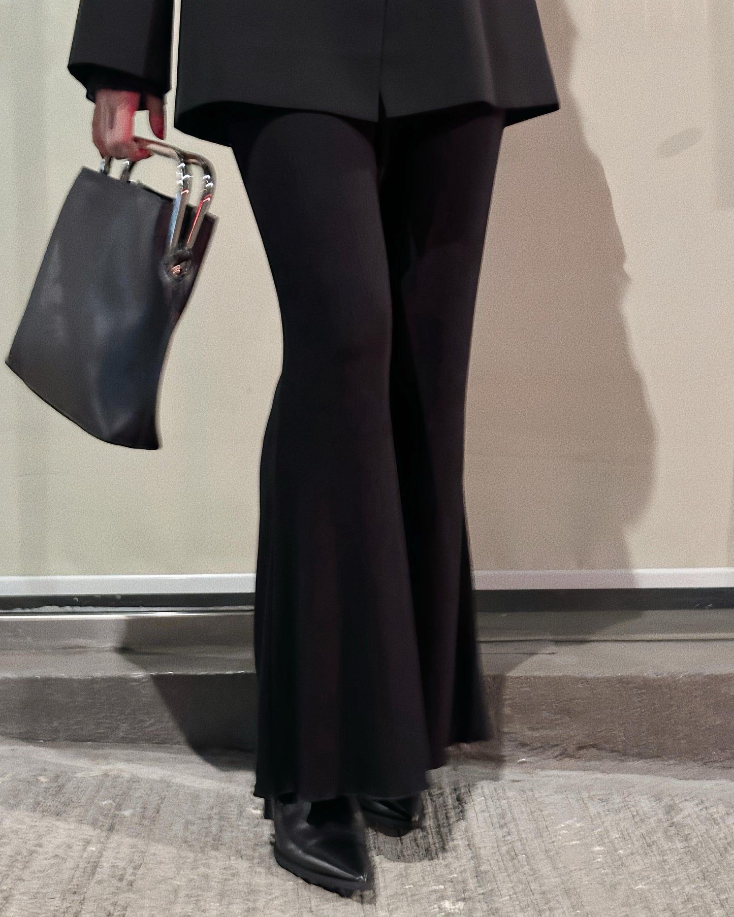 aalis DENIA T ruffle hem pants (Black)