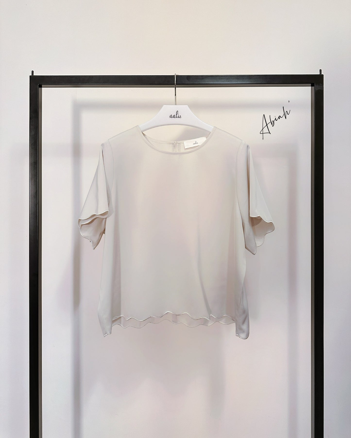 aalis ABIAH SOLID SS26 scallop edge top (Ecru)