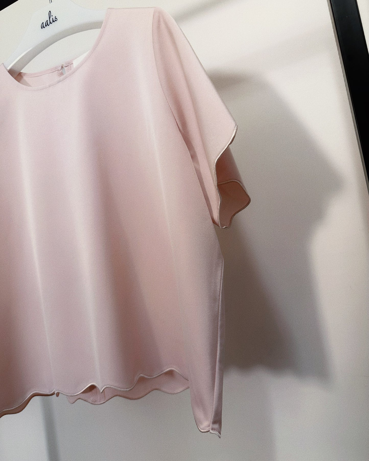 aalis ABIAH SOLID SS26 scallop edge top (Light Pink)
