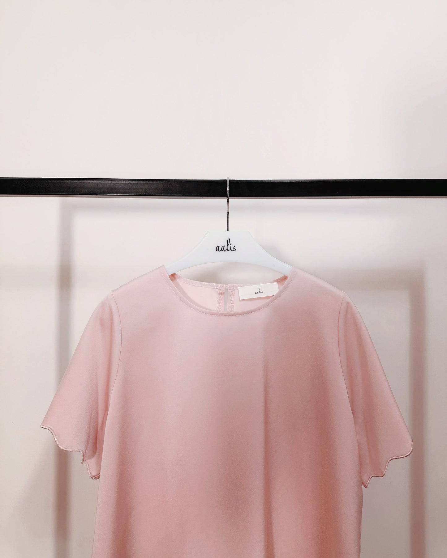 aalis ABIAH SOLID SS26 scallop edge top (Light Pink)