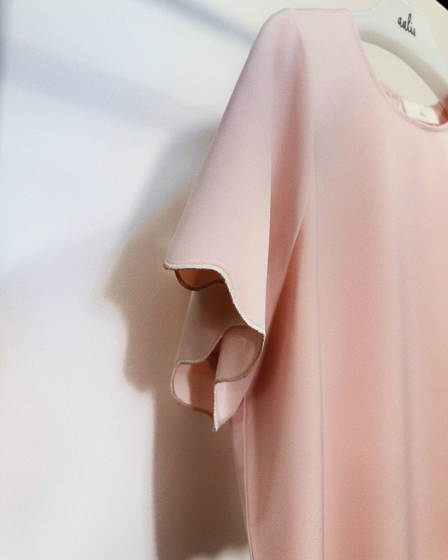 aalis ABIAH SOLID SS26 scallop edge top (Light Pink)