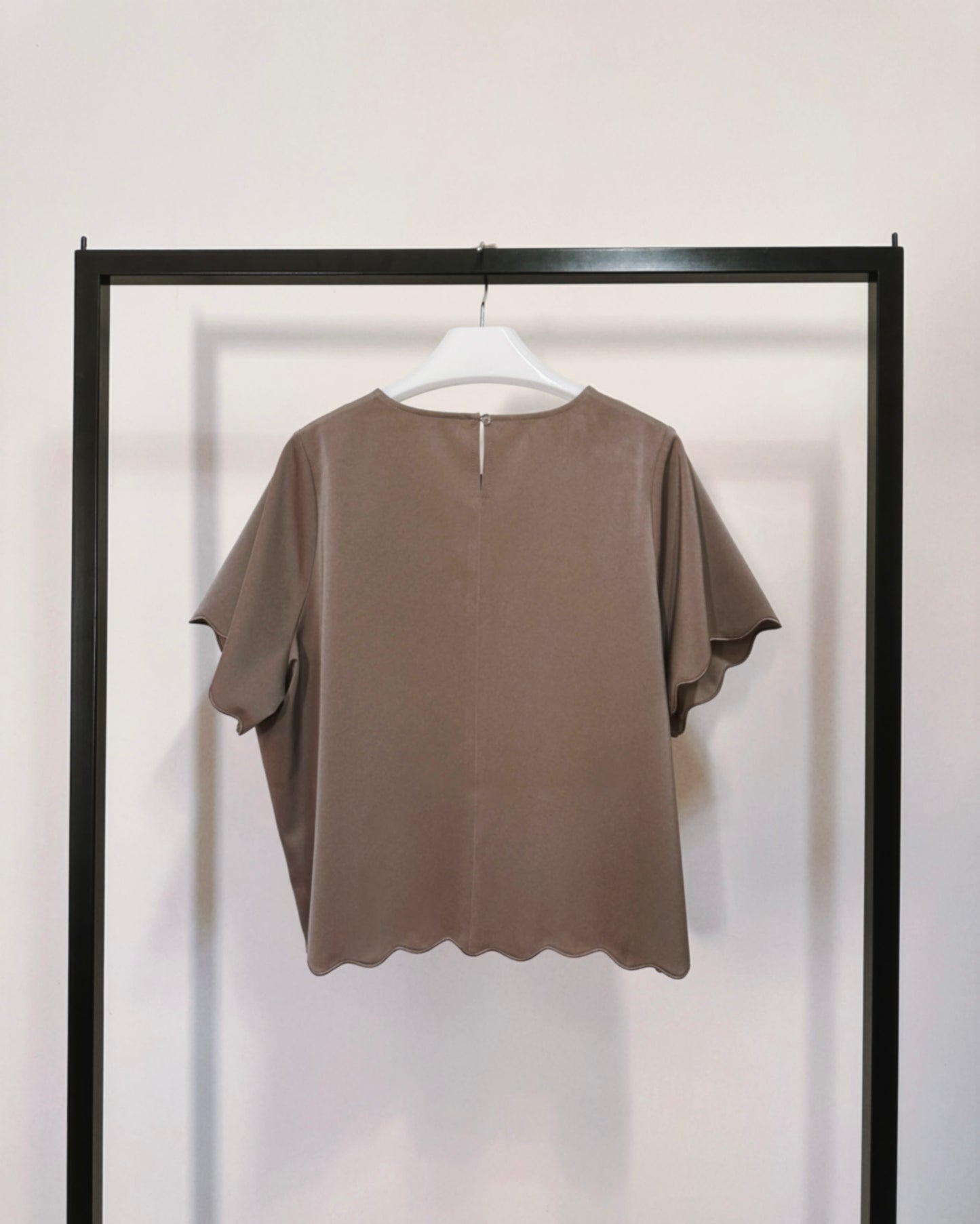 aalis ABIAH SOLID SS26 scallop edge top (Coco)