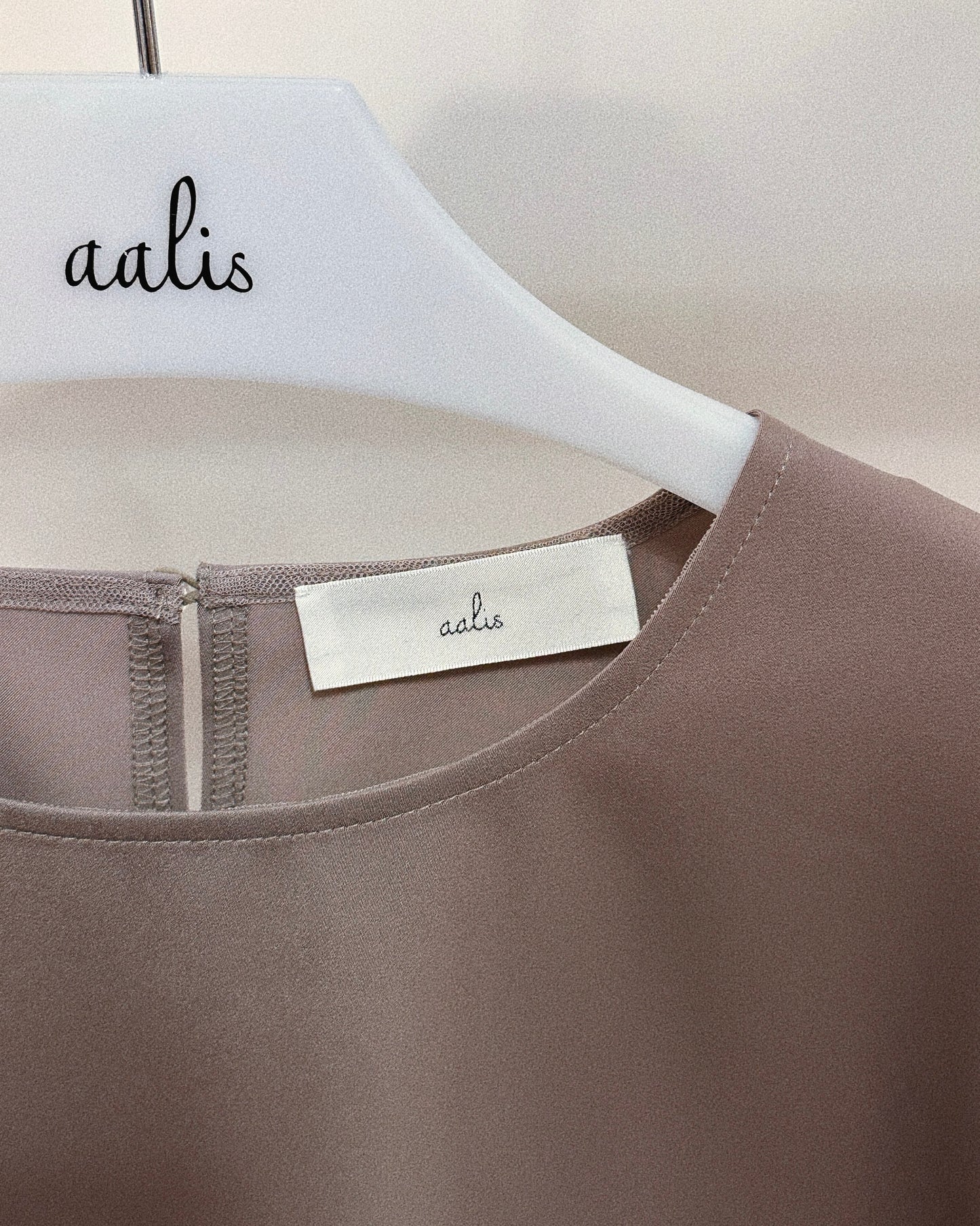 aalis ABIAH SOLID SS26 scallop edge top (Coco)