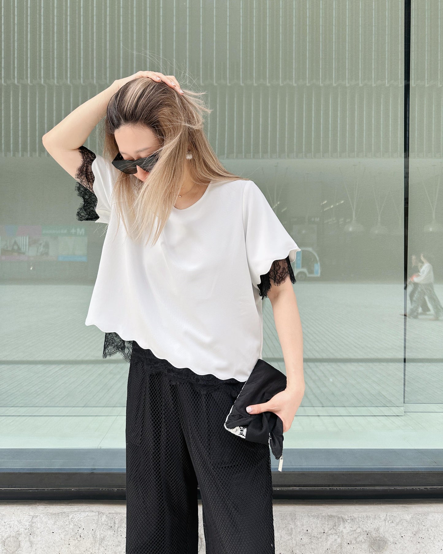 aalis ABE SS26 scallop edge lace trim top (White Black)