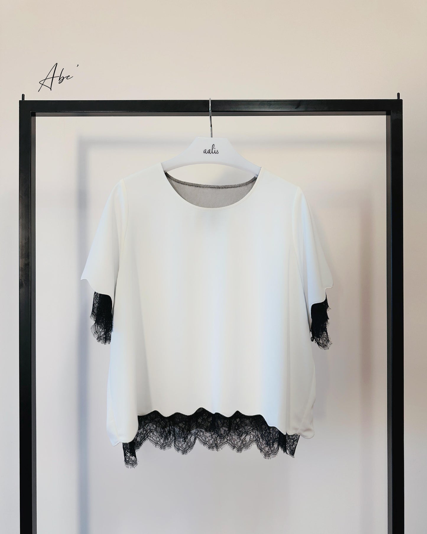 (Pre-order) aalis ABE SS26 scallop edge lace trim top (White Black)