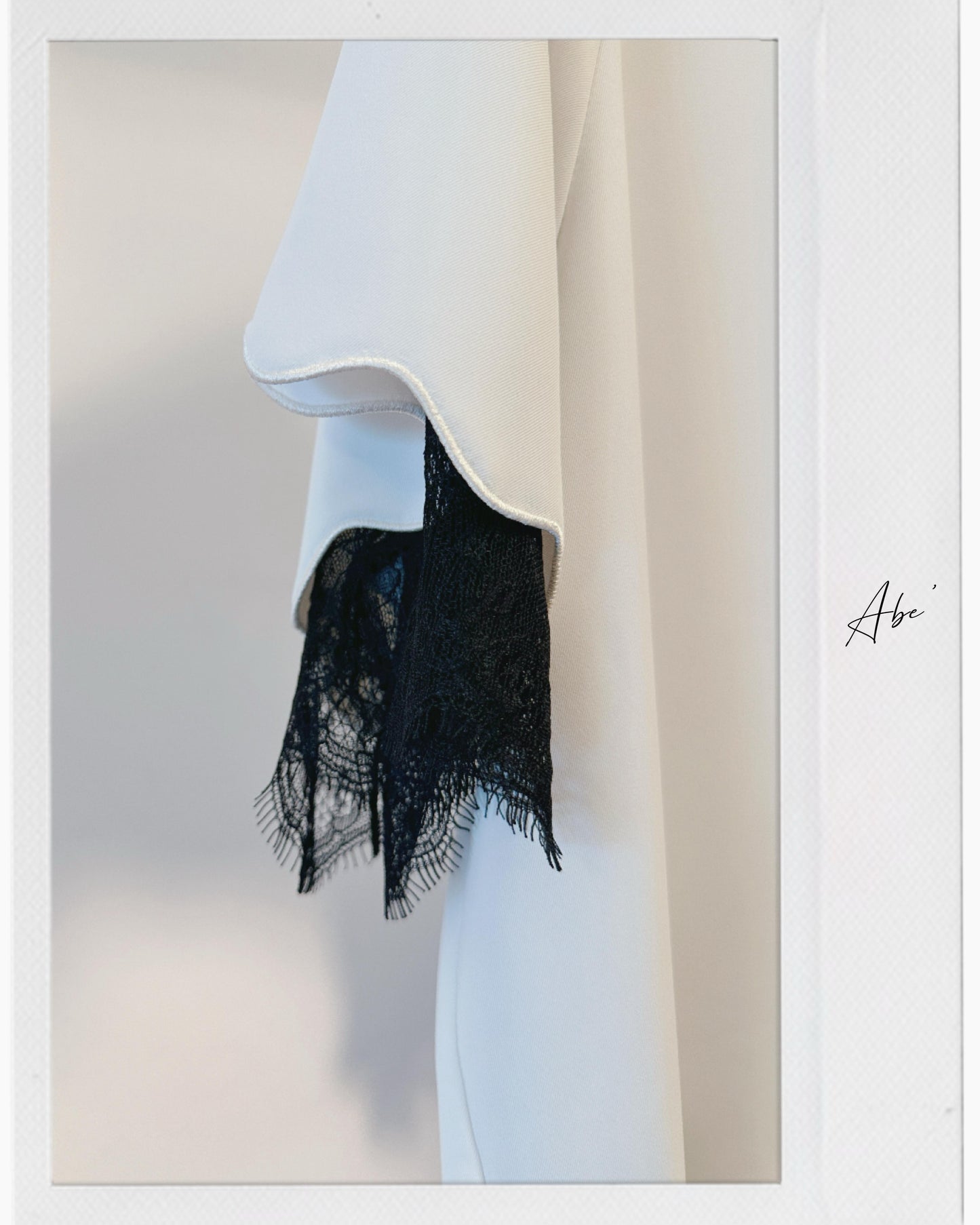(Pre-order) aalis ABE SS26 scallop edge lace trim top (White Black)