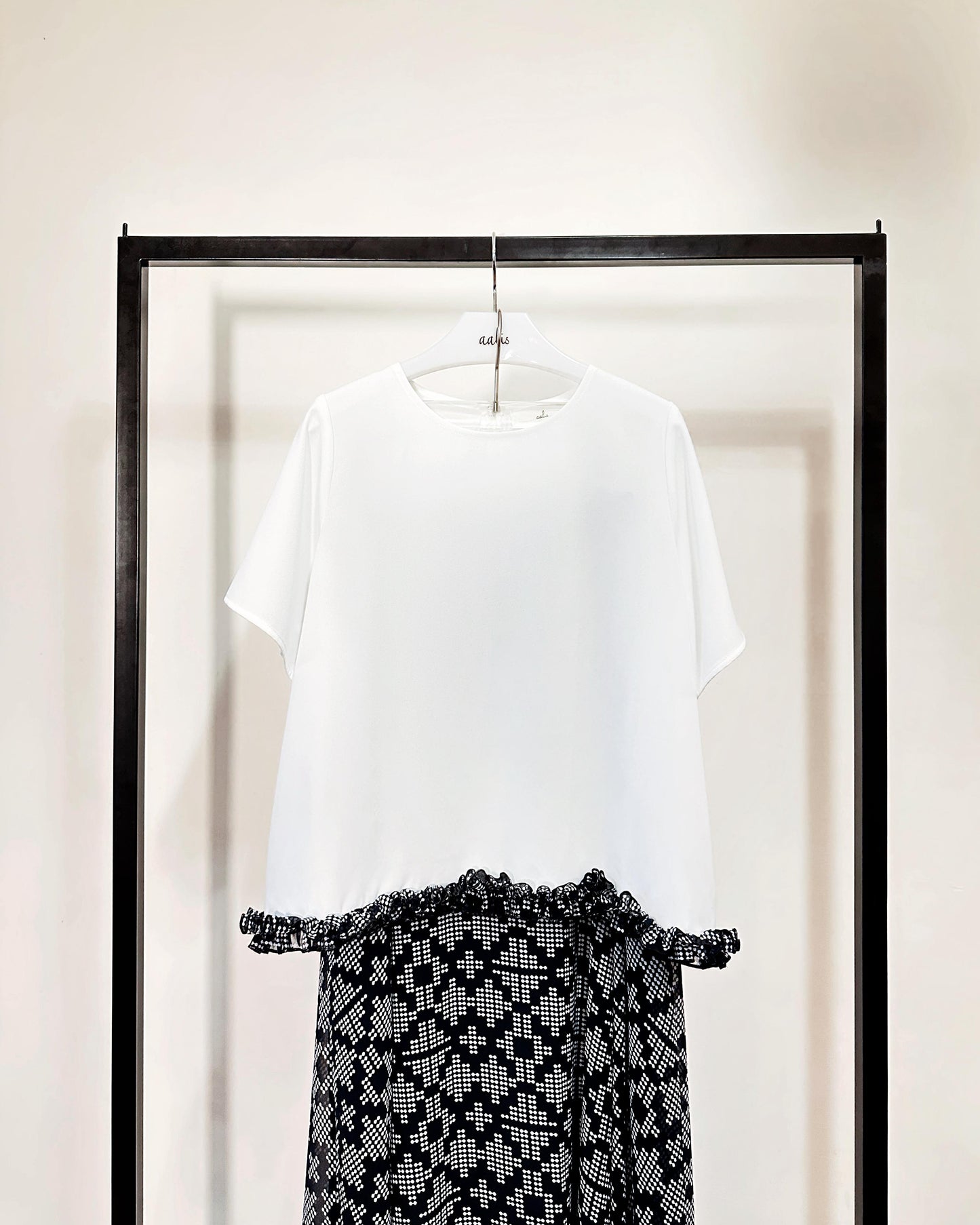 aalis SOCO chiffon ruffle trimmed s/s top (White)