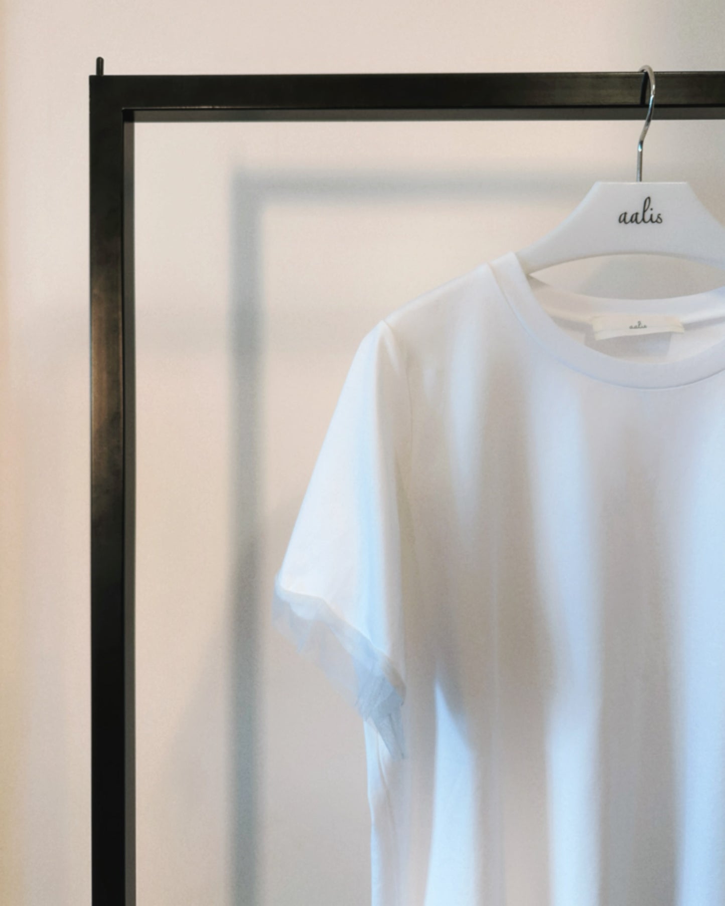 aalis PALLAS SS26 mesh scallop hem S/S tee (White)