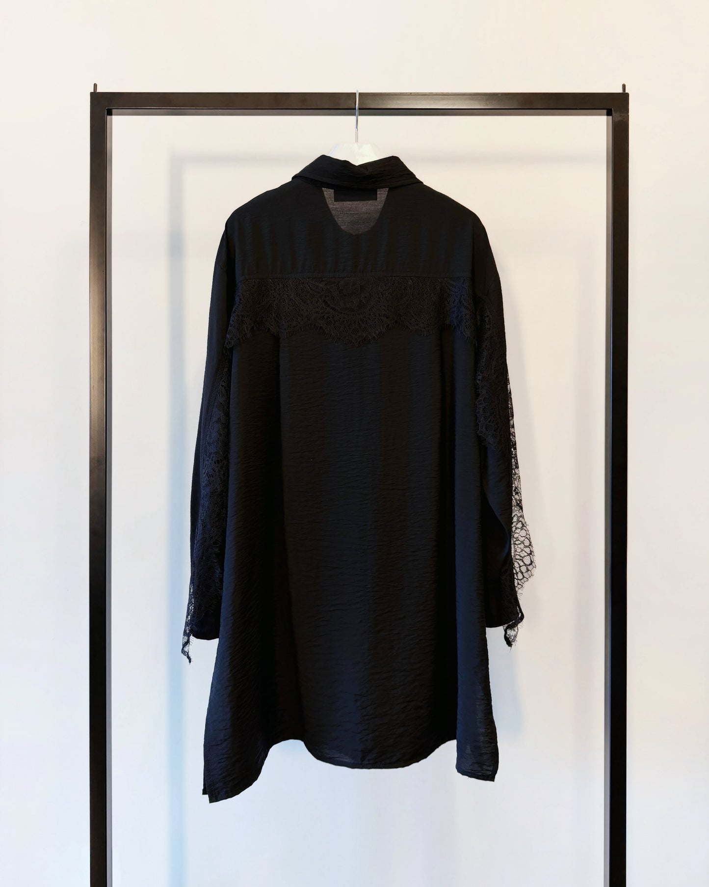 aalis MARLINE front pockets lace detail shirt (Black)