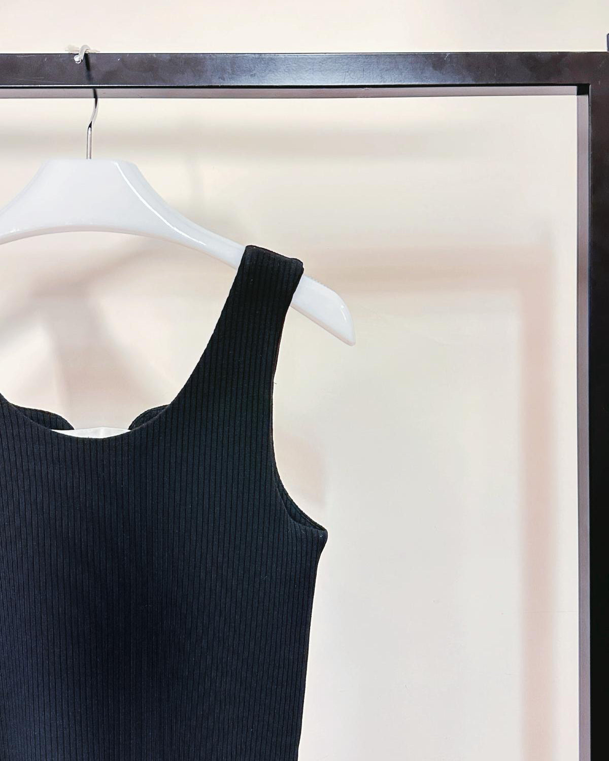 aalis MOXIE SS26 sweetheart knit tank (Black)