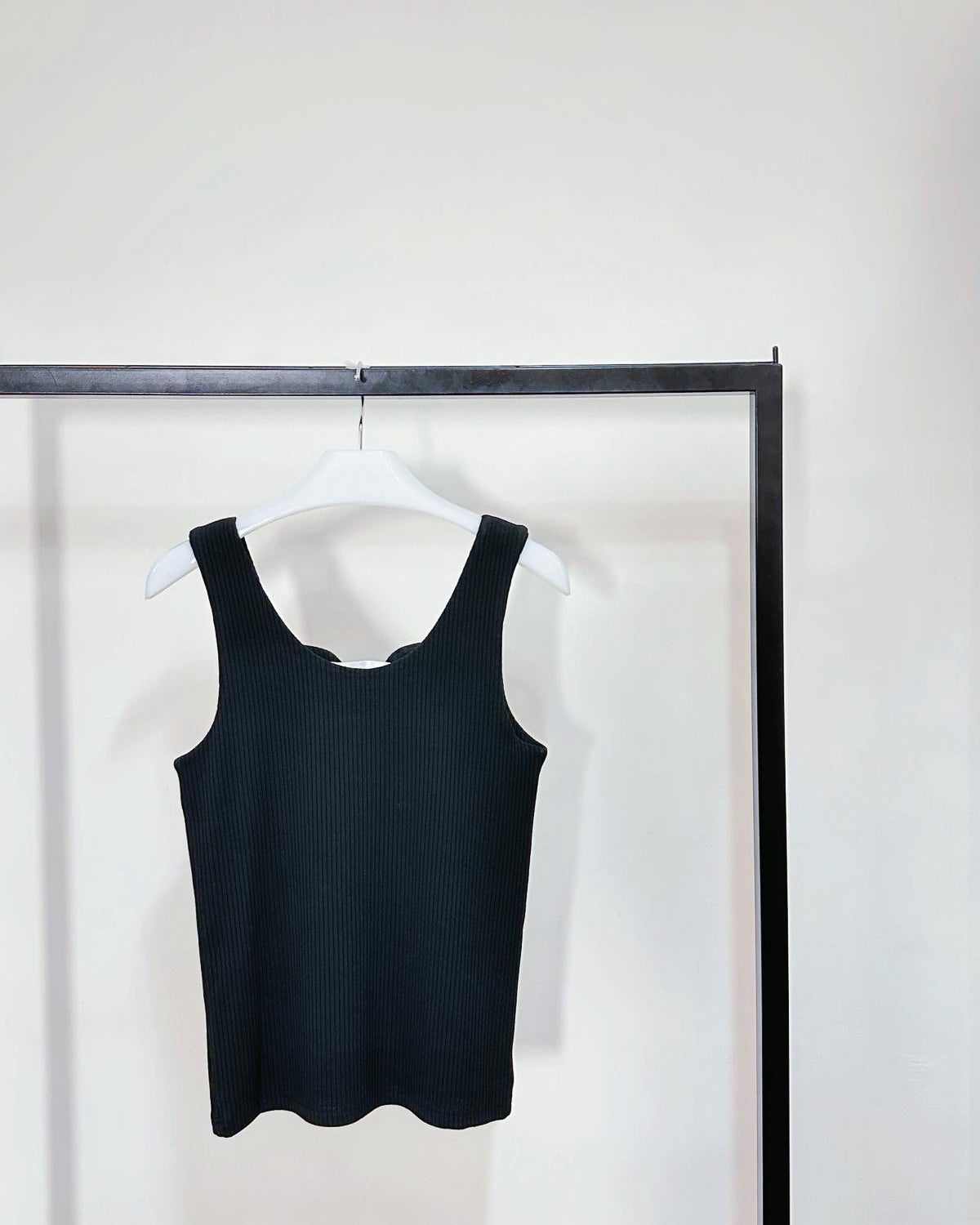 aalis MOXIE SS26 sweetheart knit tank (Black)