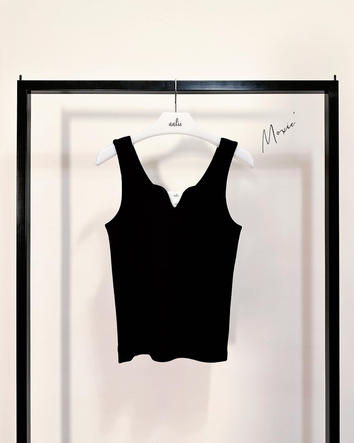 aalis MOXIE SS26 sweetheart knit tank (Black)