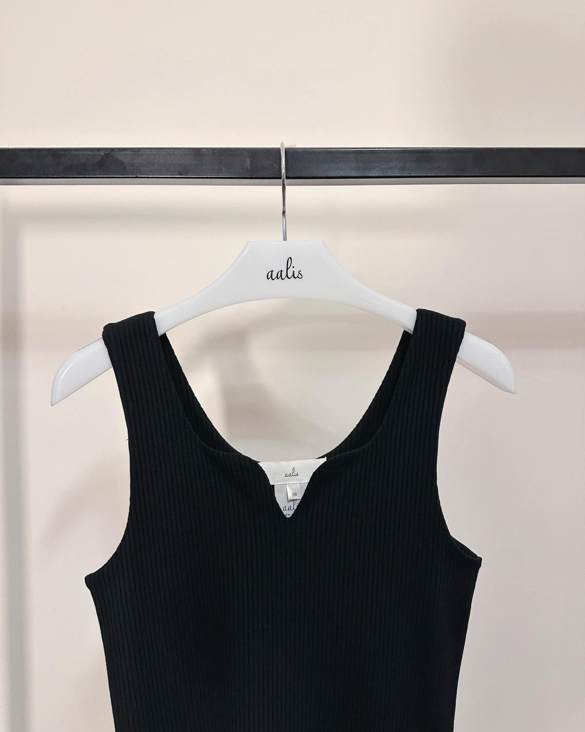 aalis MOXIE SS26 sweetheart knit tank (Black)