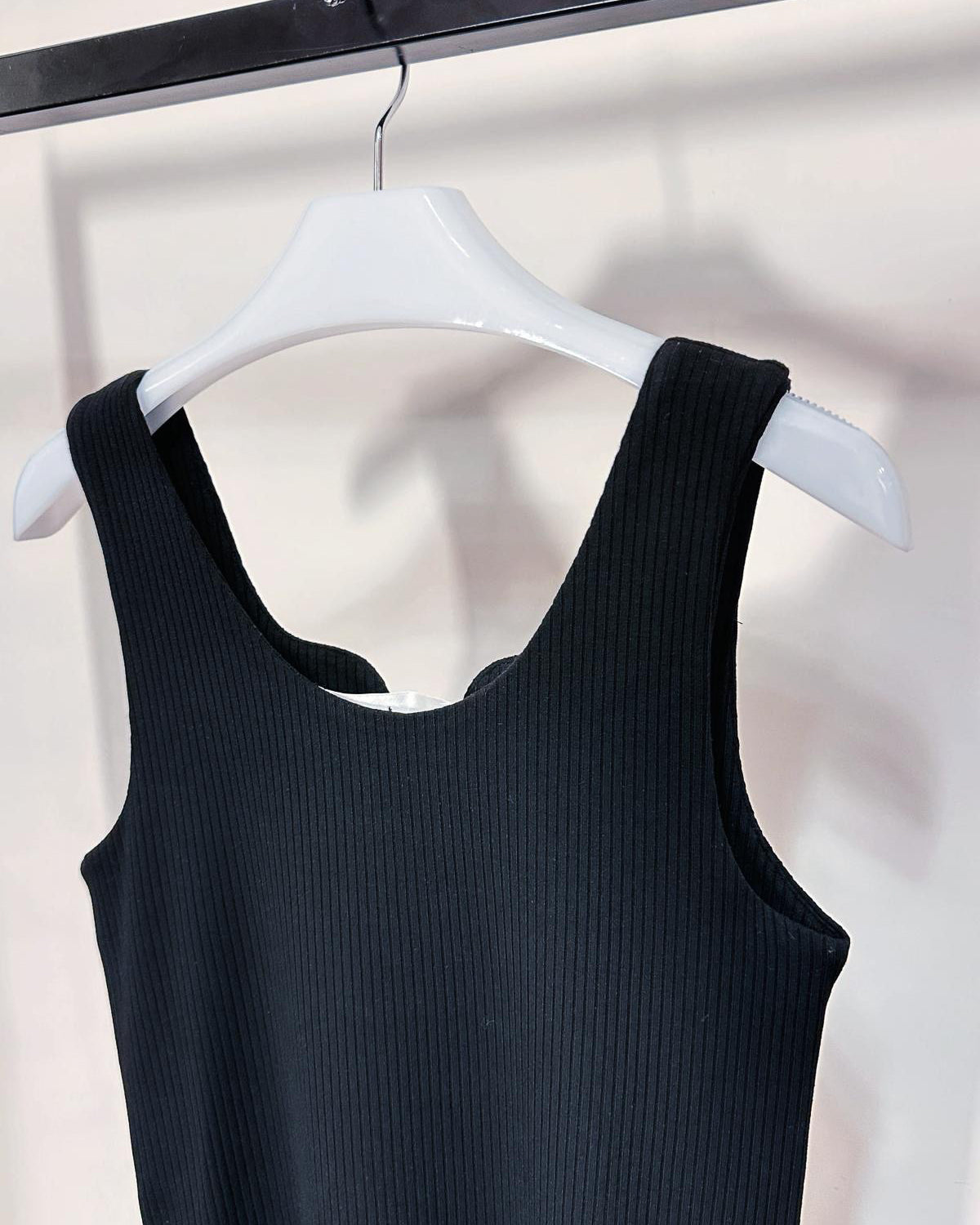 aalis MOXIE SS26 sweetheart knit tank (Black)