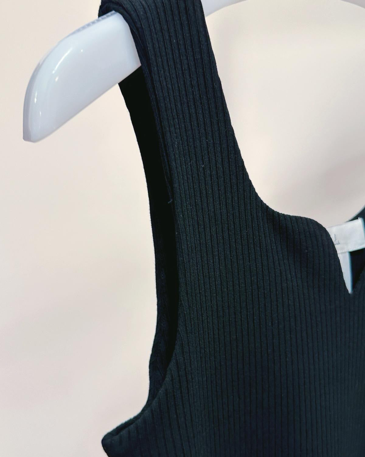 aalis MOXIE SS26 sweetheart knit tank (Black)