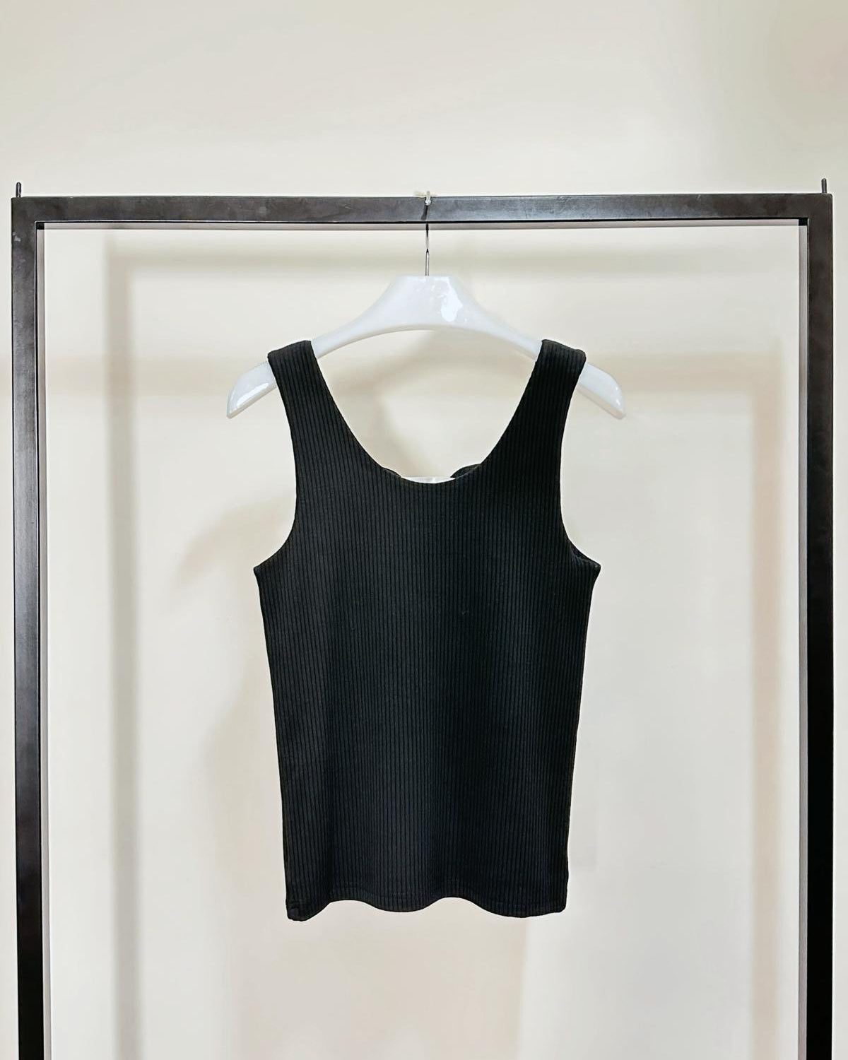 aalis MOXIE SS26 sweetheart knit tank (Black)