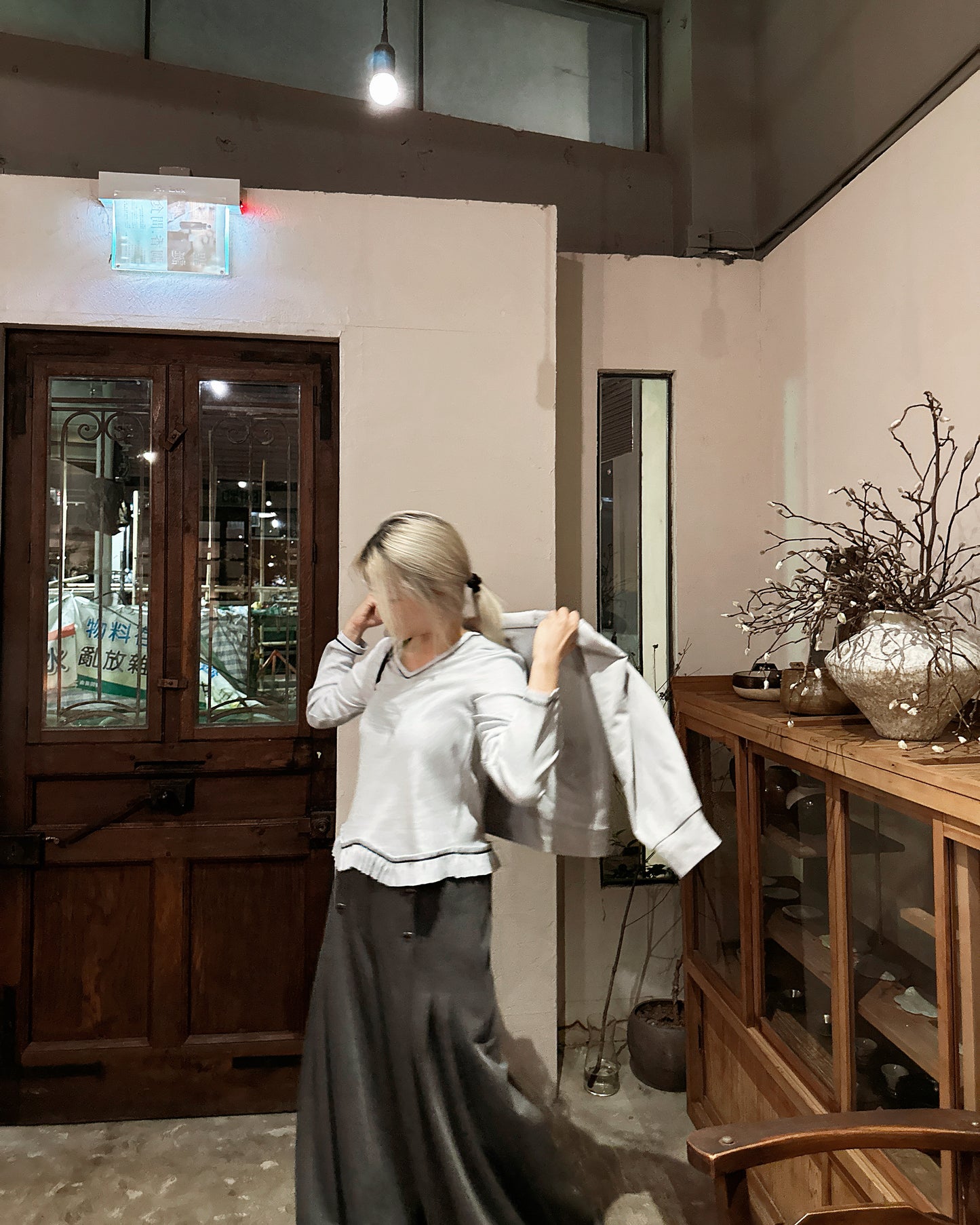 aalis YANKA 荷叶边缝合细节 长袖上衣 (白色)