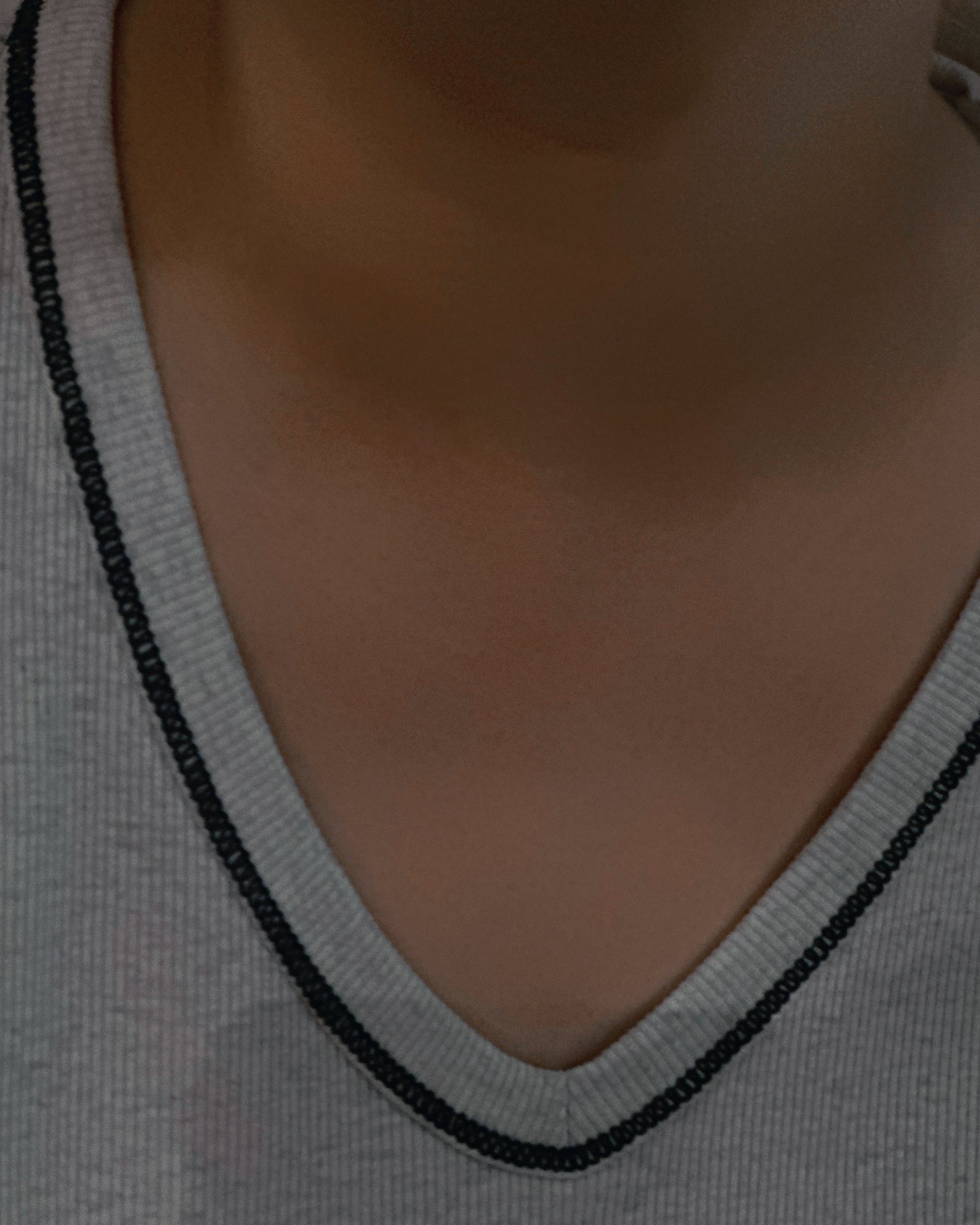 aalis YANKA 荷叶边缝合细节 长袖上衣 (白色)