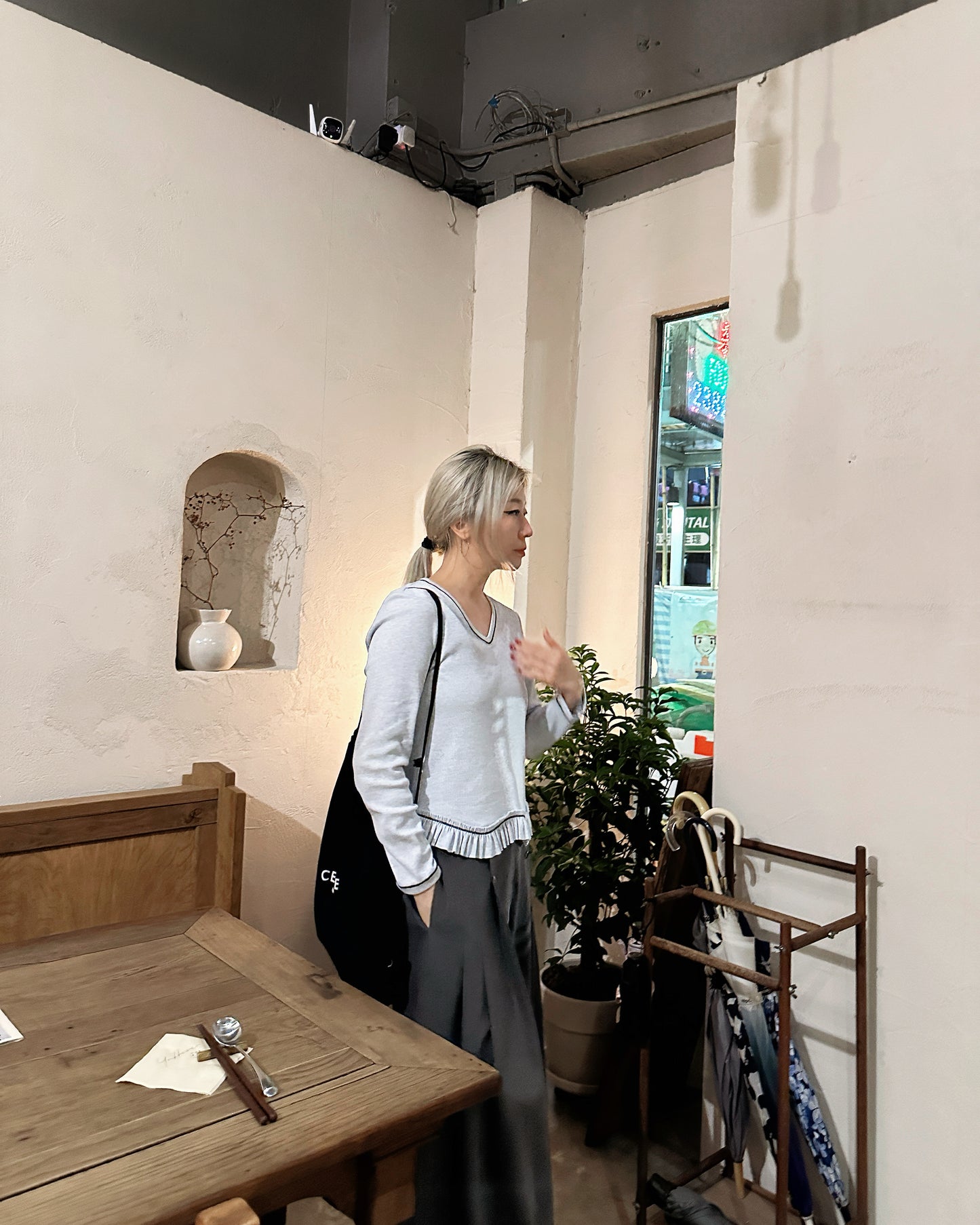 aalis YANKA 荷叶边缝合细节 长袖上衣 (白色)