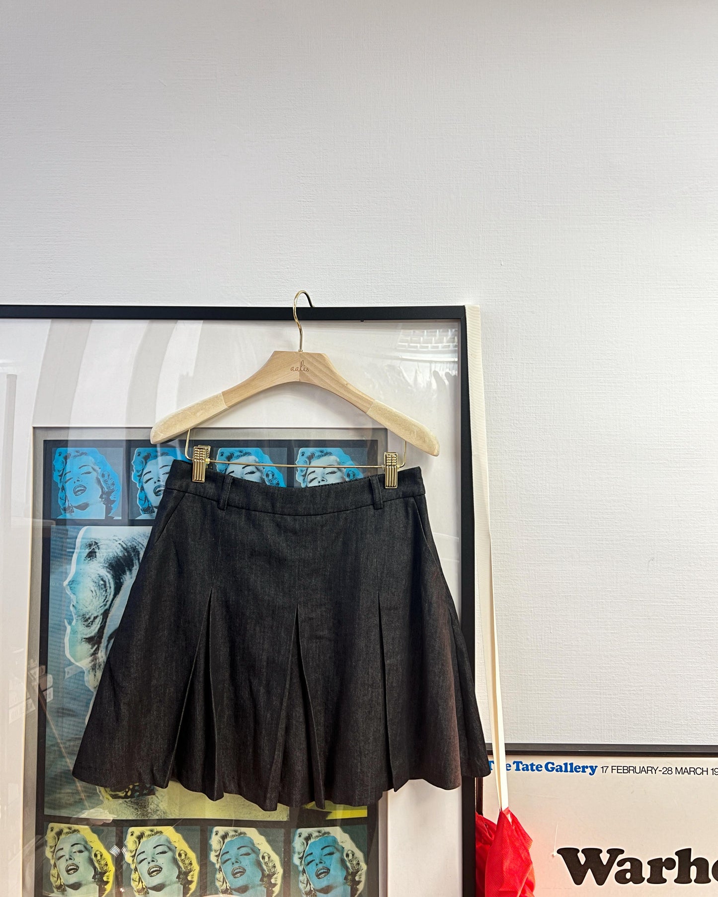 (Pre-order) aalis FAYE DENIM pleated mini skirts (Black Denim)