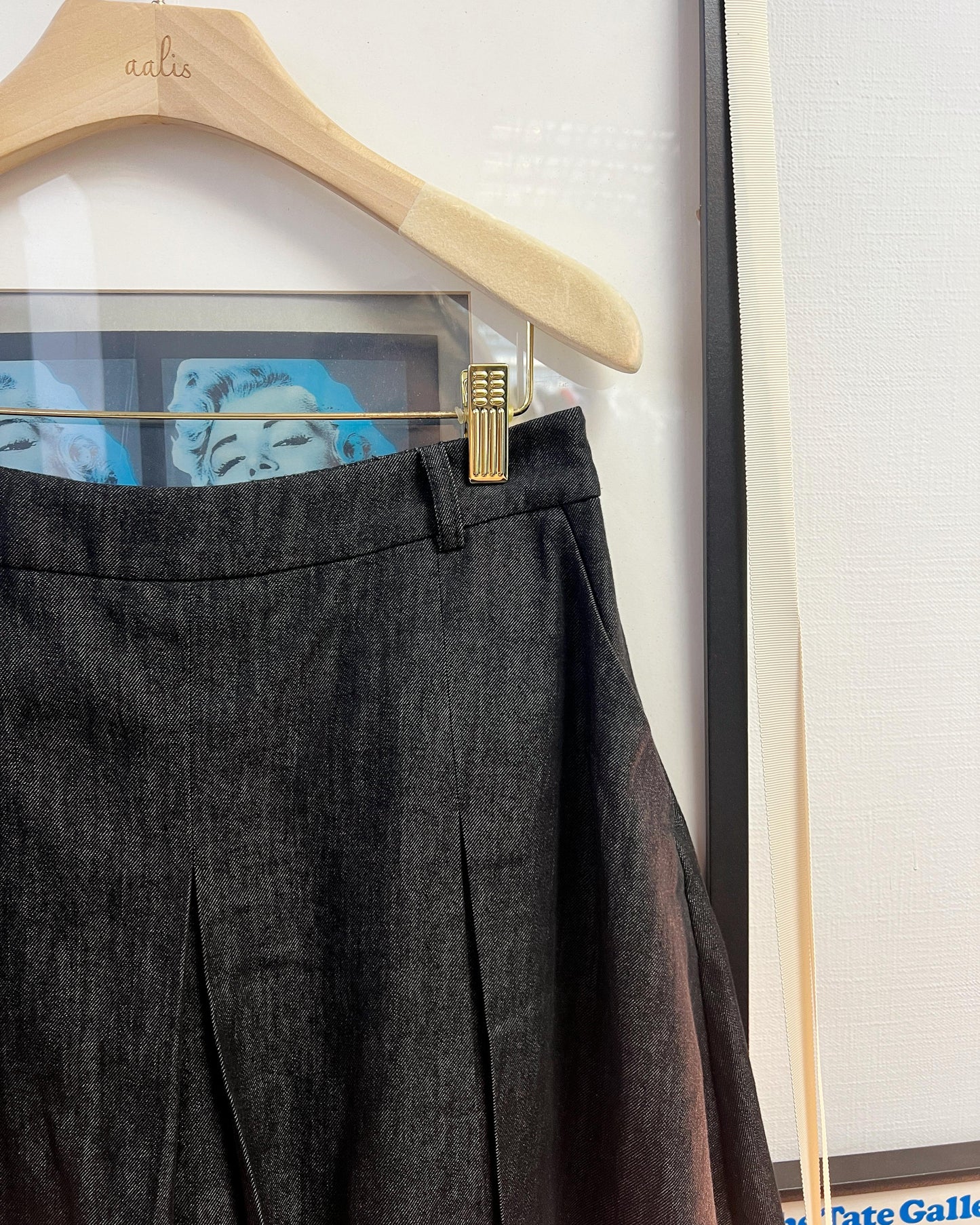 (Pre-order) aalis FAYE DENIM pleated mini skirts (Black Denim)