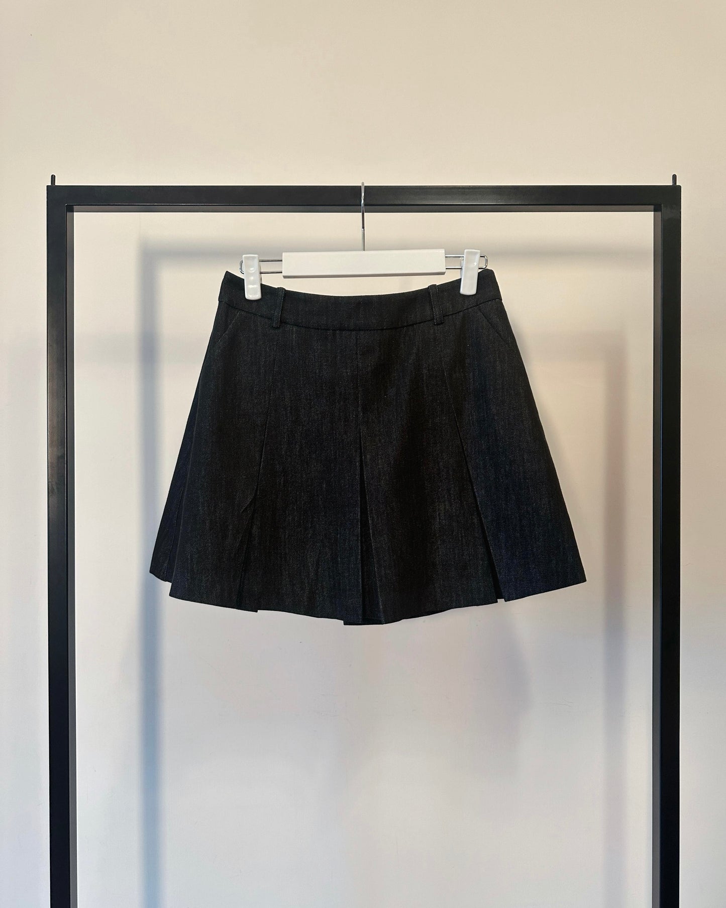 aalis FAYE DENIM pleated mini skirt (Black Denim)