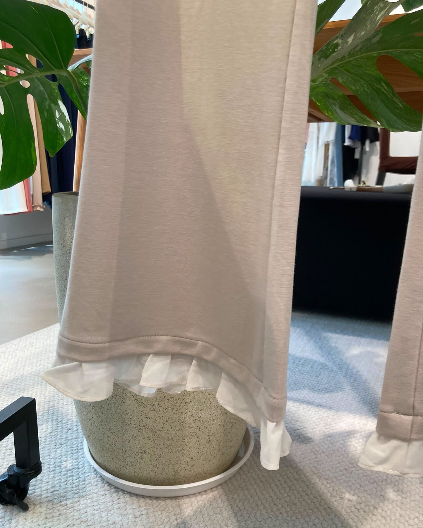 aalis DAMIEN SS26 chiffon ruffle hem pants (Beige)