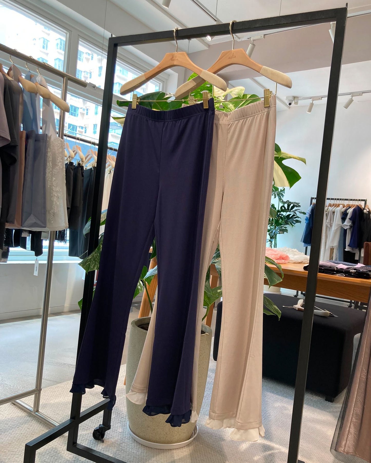 aalis DAMIEN SS26 chiffon ruffle hem pants (Dark Blue)