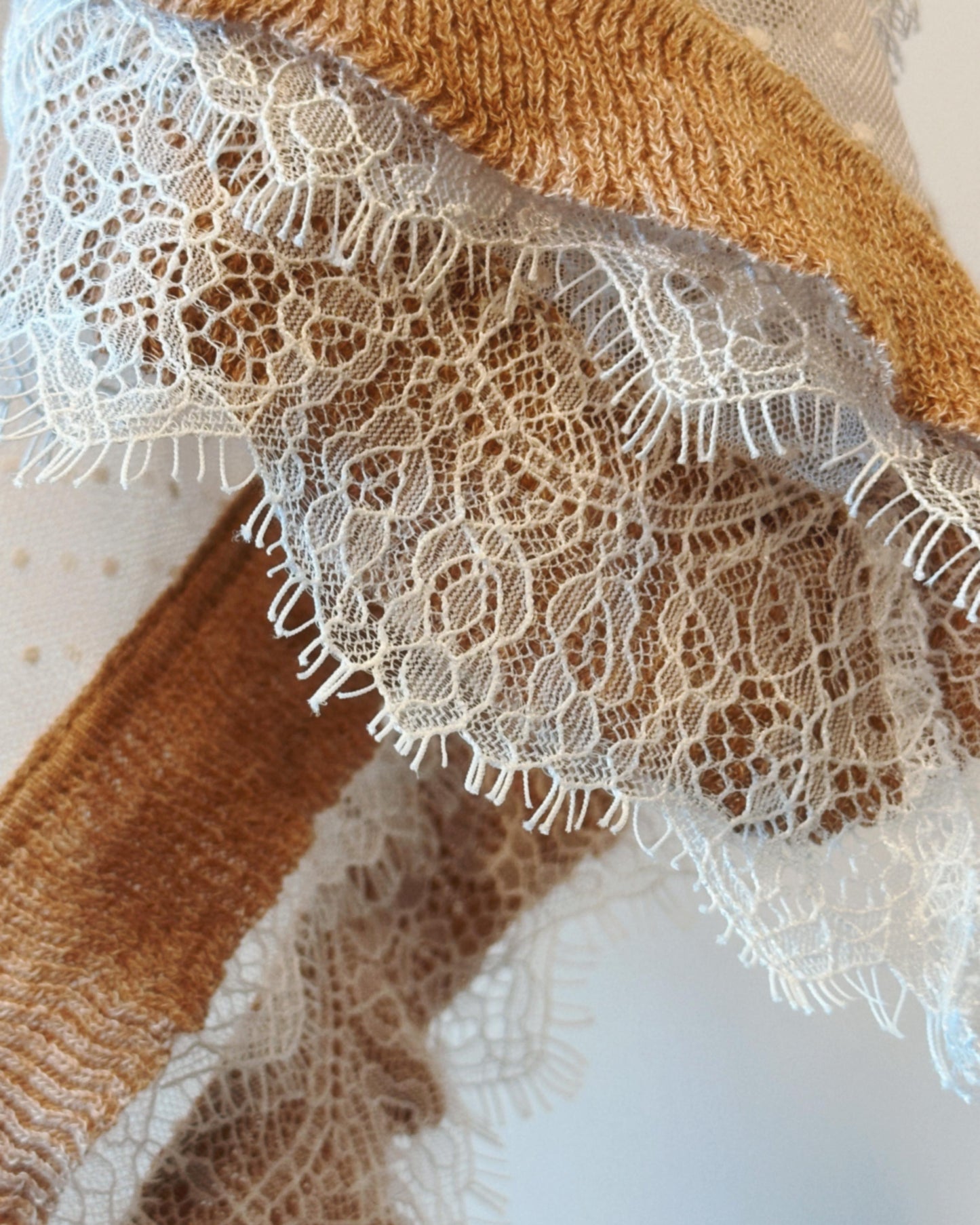 aalis LISI MESH SS26 ruffle hem scarf (White Lace)